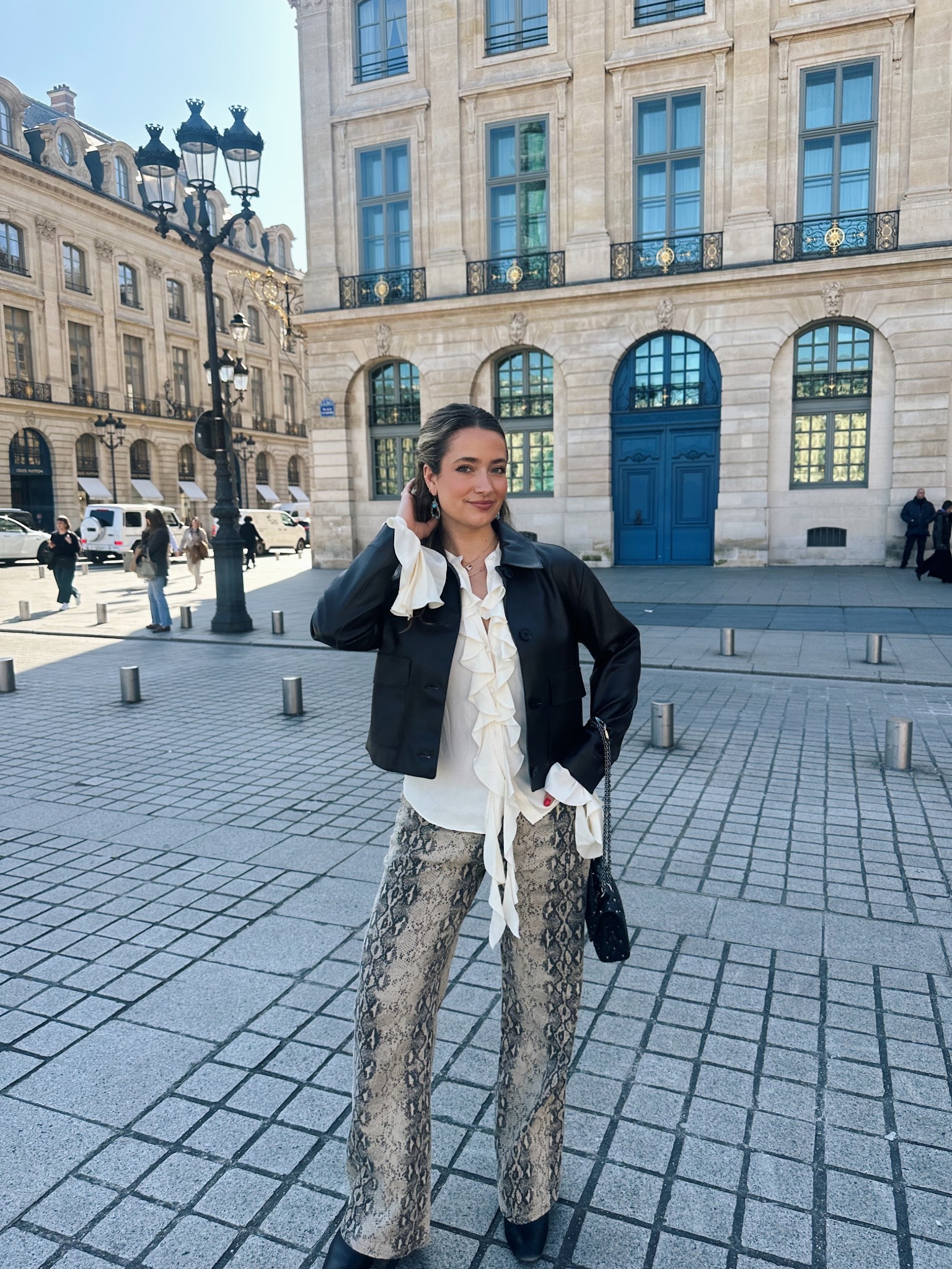 OOTD in Paris, I’m wearing a size small in top and jacket and size 6 in pants :) 