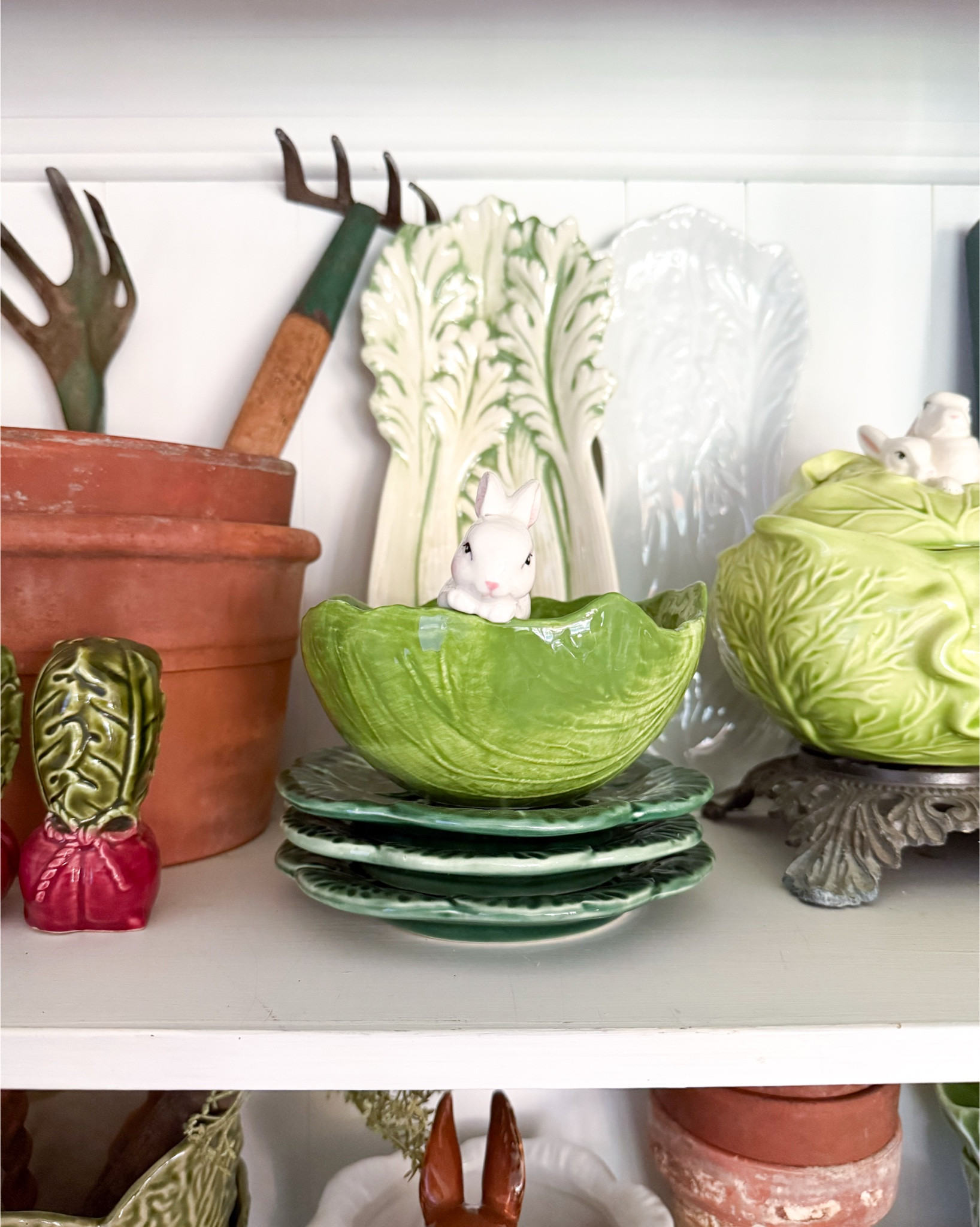 The cabbage bunny dish that instantly made this shelf feel collected 🥬🐇

This is one of those pieces that does all the work for you—layer it with cabbage plates, mix in terracotta + neutrals, and suddenly your space feels styled, not cluttered. I love using pieces like this to create little moments around the home, especially for spring hosting or shelf styling.

It’s the kind of detail people always ask about 🤍 linking this + similar cabbageware pieces for you here!

#ltkhome #ltkstyle #cottagecoredecor #collectedhome #vintageinspired #springdecor #cozyhome #homestyling #cabbageware