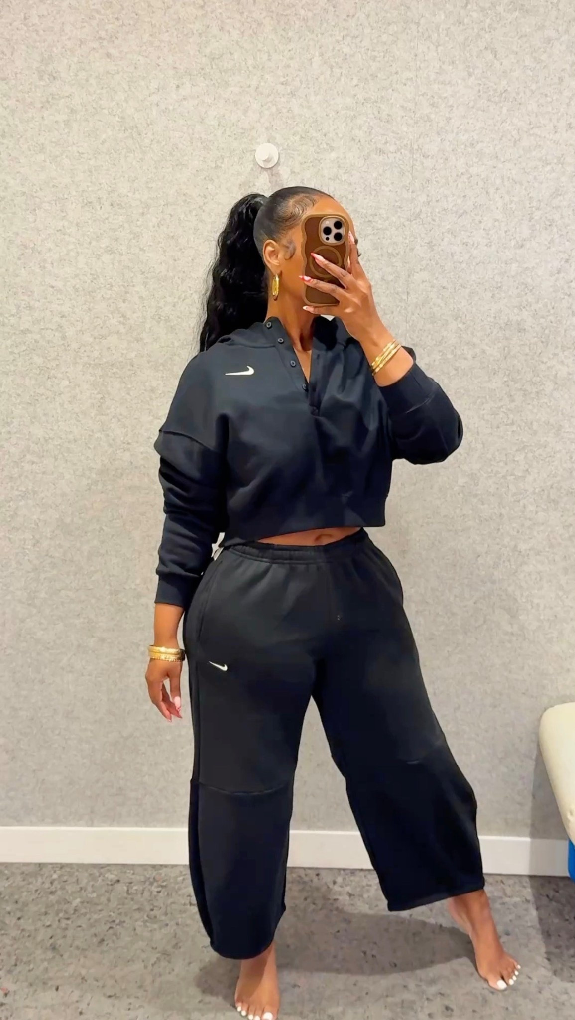 Nike fitting room find but make it effortless 🖤✨

This set is so comfortable but still looks put together—perfect for errands, travel days, or just that off-duty vibe 👌🏽

Such an easy everyday go-to.

#ltkactive #ltkooftd #ltkpetite #nikeoutfit #athleisurestyle #everydaywear #casualchic #offdutylook #sportystyle #comfyfits


#LTKgrwm #LTKSeasonal #LTKootd