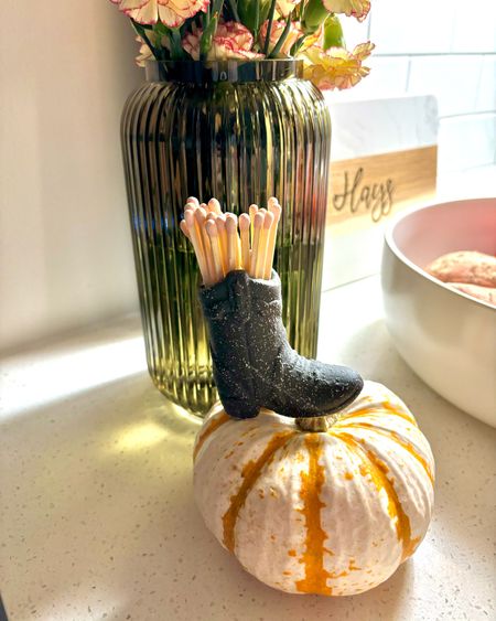 a cowboy boot match holder? i’ll take 20!!!!

found this one at a local boutique but they sell them at Urban Outfitters or at PaddyWax(linked below)! such a cute addition to you bar cart! 🥂🤠
