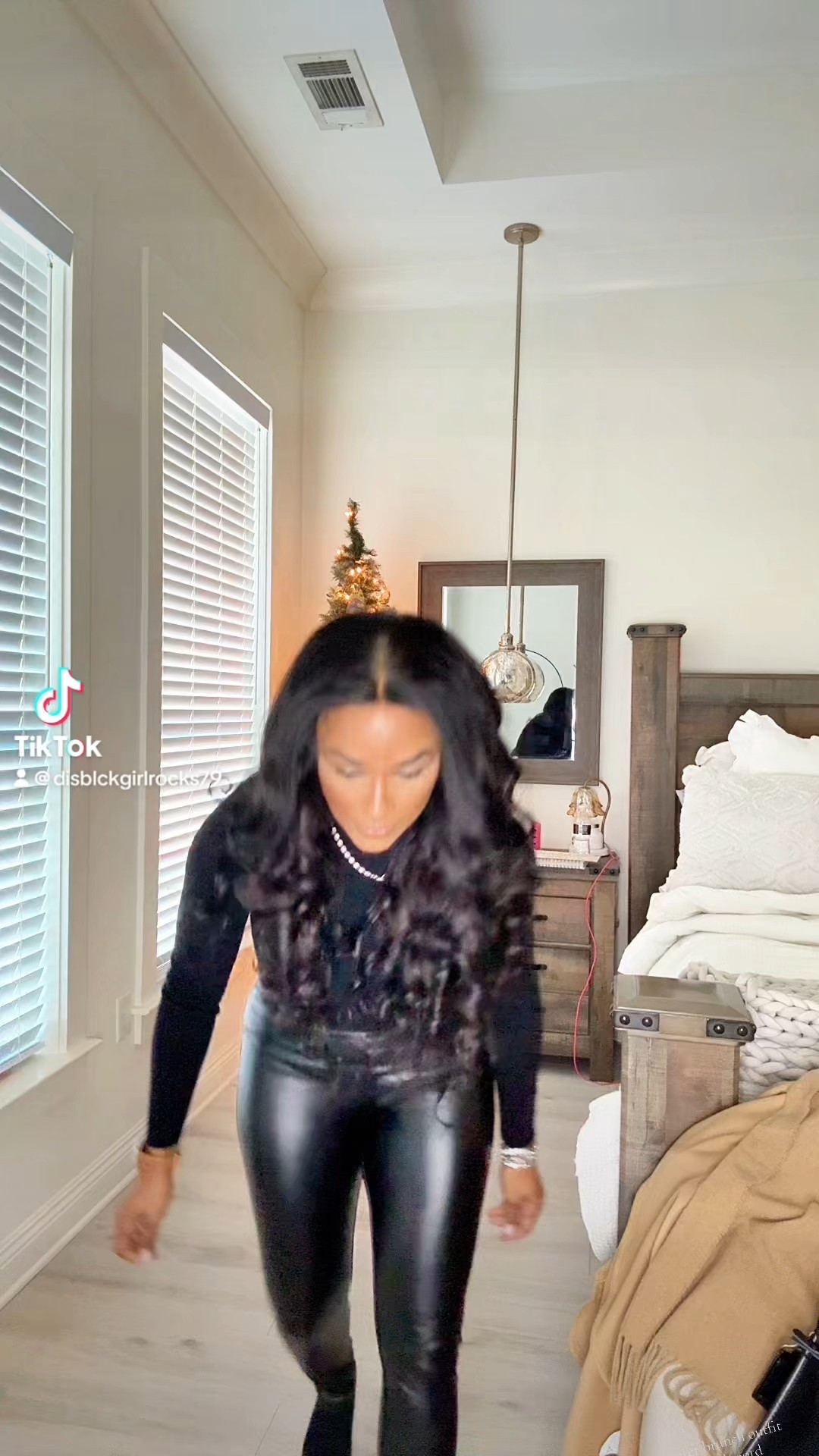 “Cold air, warm sun, and brunch plans ☀️🧣🥐 Layered but make it cute.” #BrunchOOTD #WinterStyle #LayeredLook #CozyChic #BrunchVibes

#LTKootd #LTKvlog #LTKdayinmylife