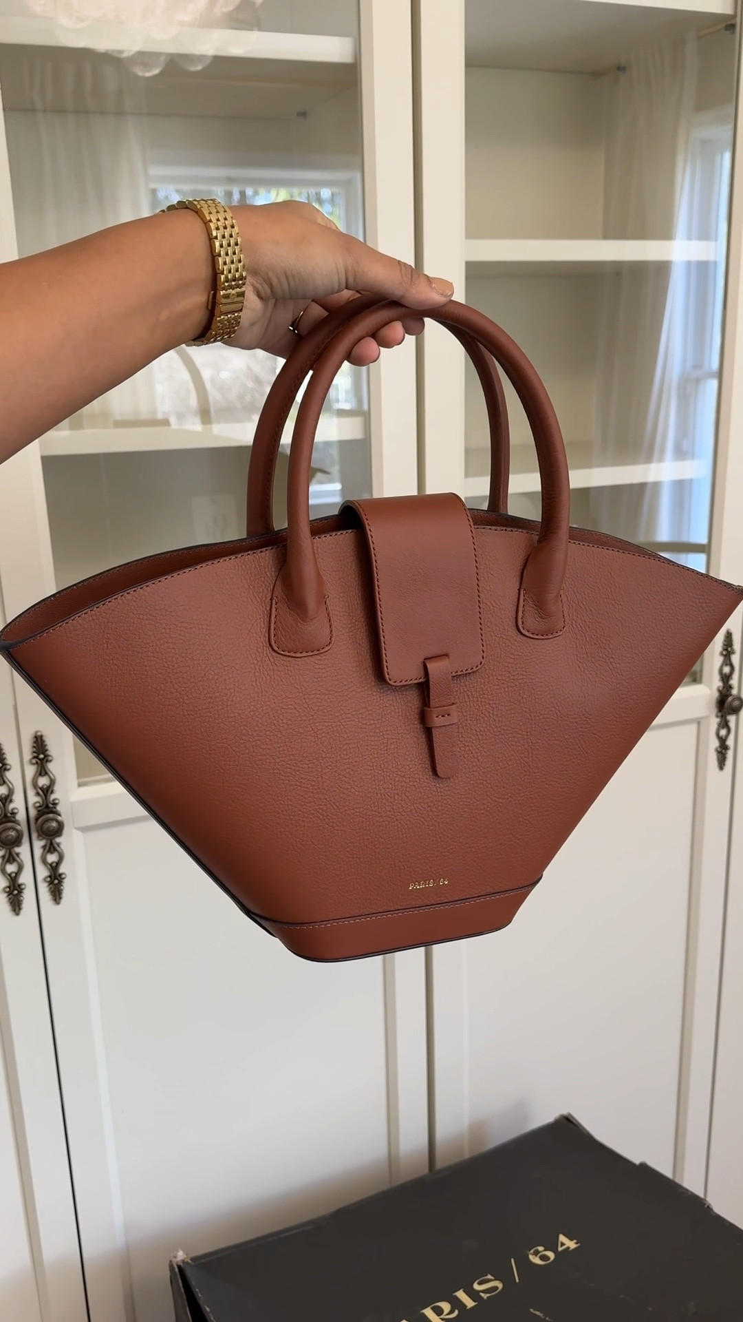 Unboxing my new Paris 64 bag in the color chocolate handmade in Spain!

#LTKStyleTip #LTKItBag #LTKTravel