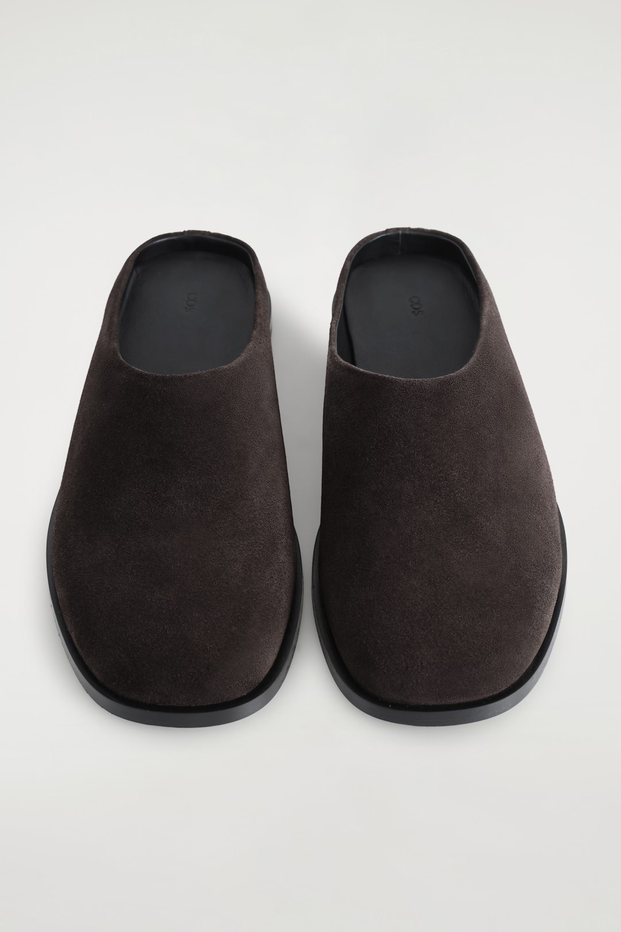 MULES CLASSICHE IN PELLE SCAMOSCIATA - MARRONE SCURO | COS IT | COS (EU)