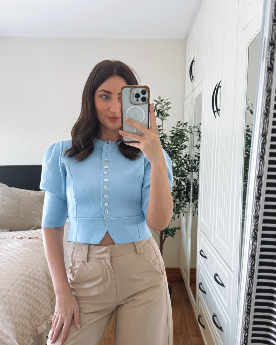 Anything not linked is from Zara so I’ll drop the codes below ❤️❤️ 

Blue puff sleeve cardigan 4192/027/423
Barrel trousers 8372/152/707
Polka dot shirt 2010/708/064
Pink ribbed knit jumper 2142/065/612
Puff sleeve jacket 4344/169/626
Cream knit top 4331/003/712
Leather jacket 3046/109/084
Mini flare trousers 5584/327/800

#LTKdatenight #LTKeurope