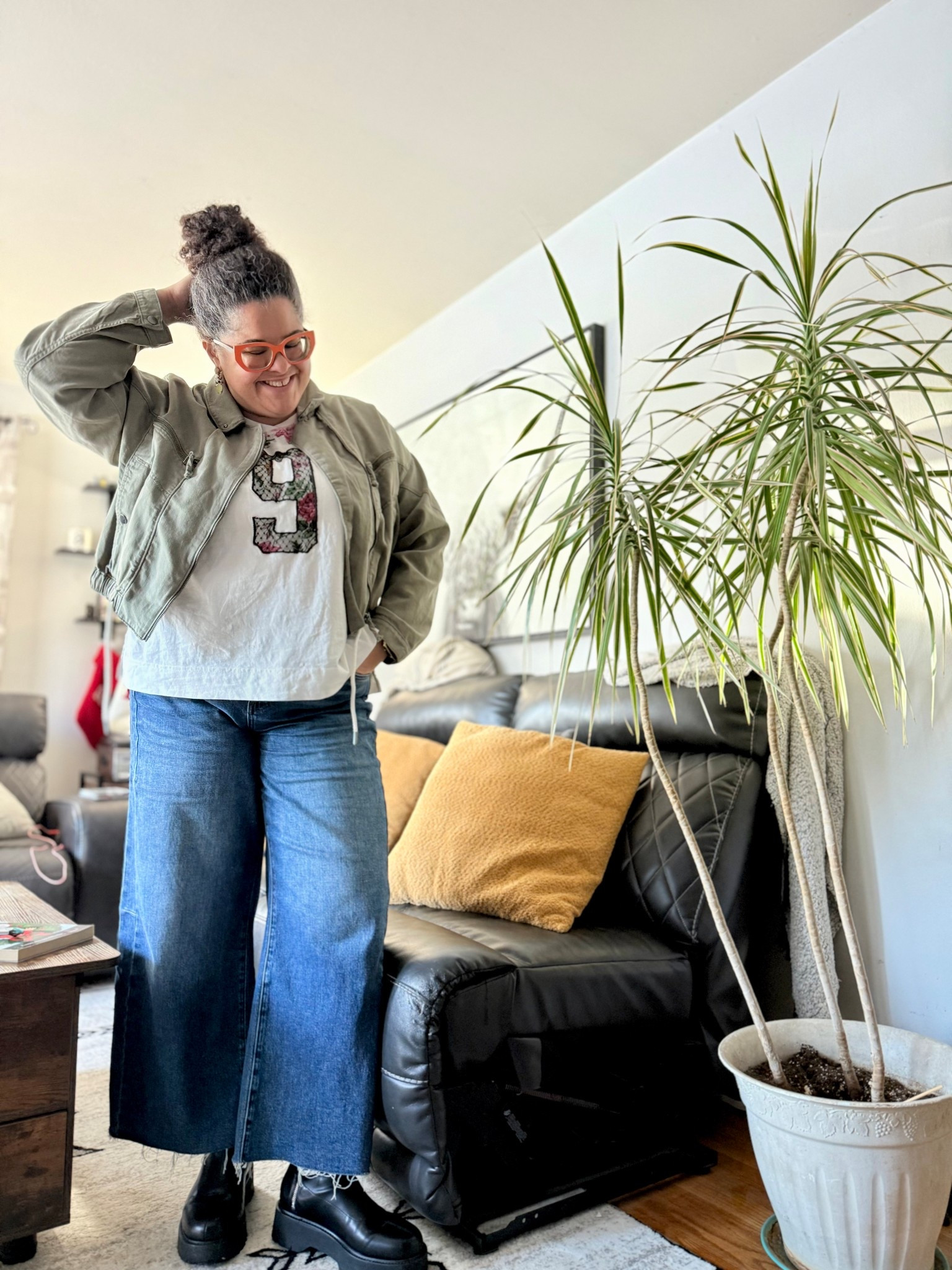 Saturday style.

Shirt and jacket from Anthropologie.
Kut jeans from Evereve. #everevepartner

DKNY boots from Amazon, which were gifted in exchange for my honest review.



#LTKMidsize #LTKOver40 #LTKootd