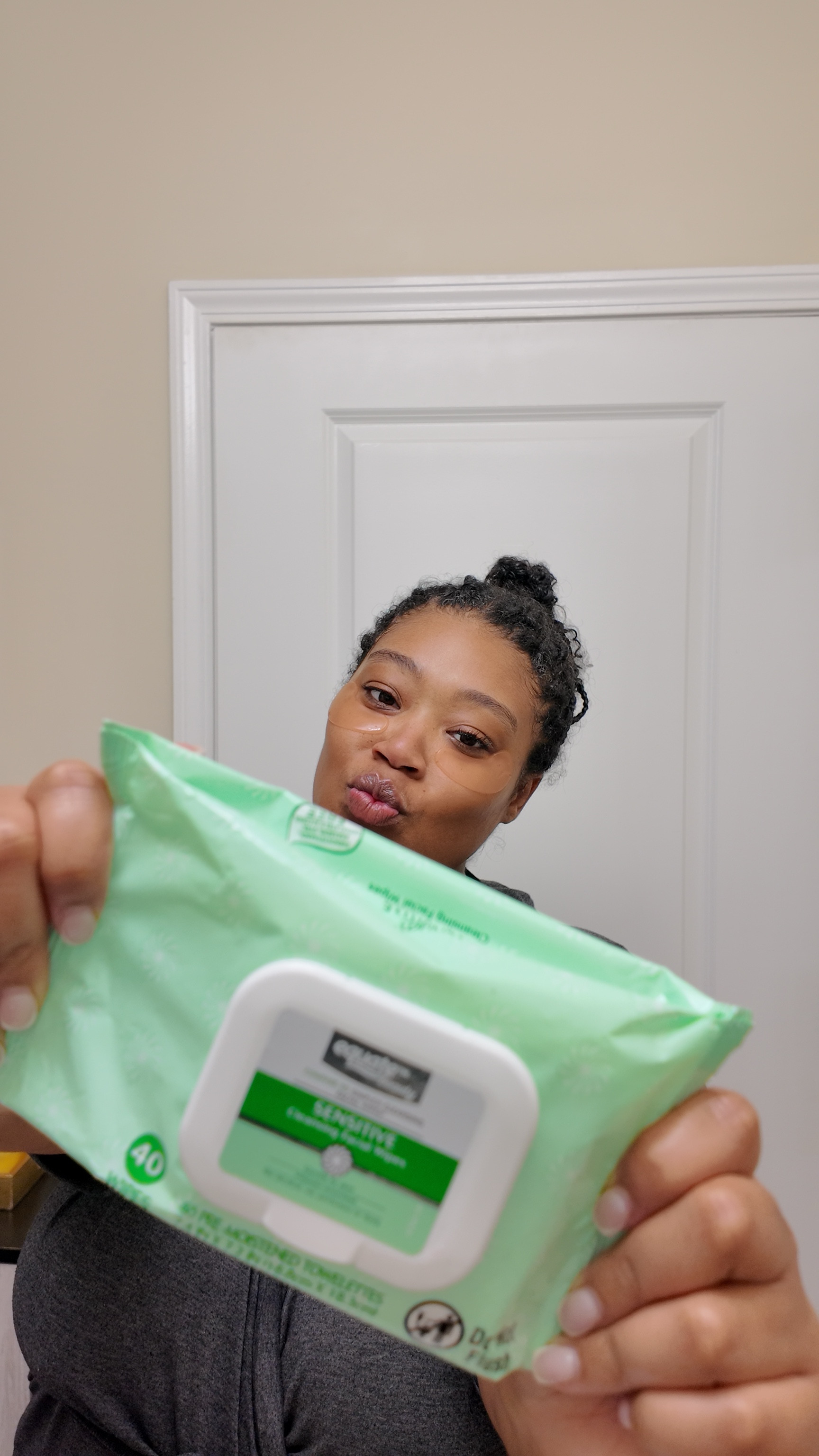 Let’s face our faces before bed! What album has been on repeat in your self-care routine lately? For me, it’s been Taylor Swift’s *Tortured Poet Department*—that girl and her pen are truly a work of art! 🎶💖 

Here are the products I used for my nightly skincare routine:  
Equate Beauty Makeup Remover Wipes  
@Dickinson's Witch Hazel Witch Hazel Toner  
@Youth To The People Superfood Cleanser and Moisturizer  
Lip Mask  
@Good Molecules Hyaluronic Acid Serum  
Vitamin C Grapefruit Eye Patches  

Sweet Dreams Cutie!

#LTKBeauty