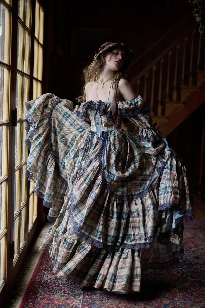 The Pointer Waltz Gown | Selkie Collection