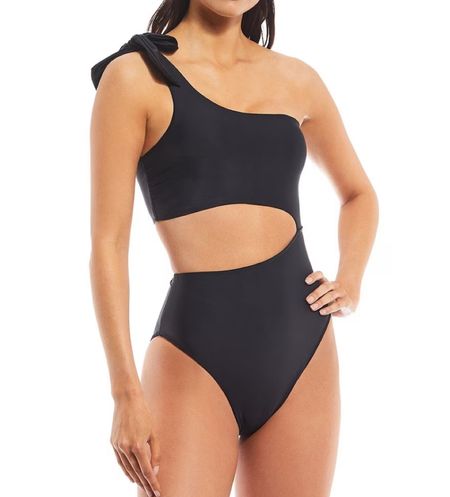 Black cut out one sleeve bow swimsuit one piece


#LTKswim #LTKFind #LTKtravel