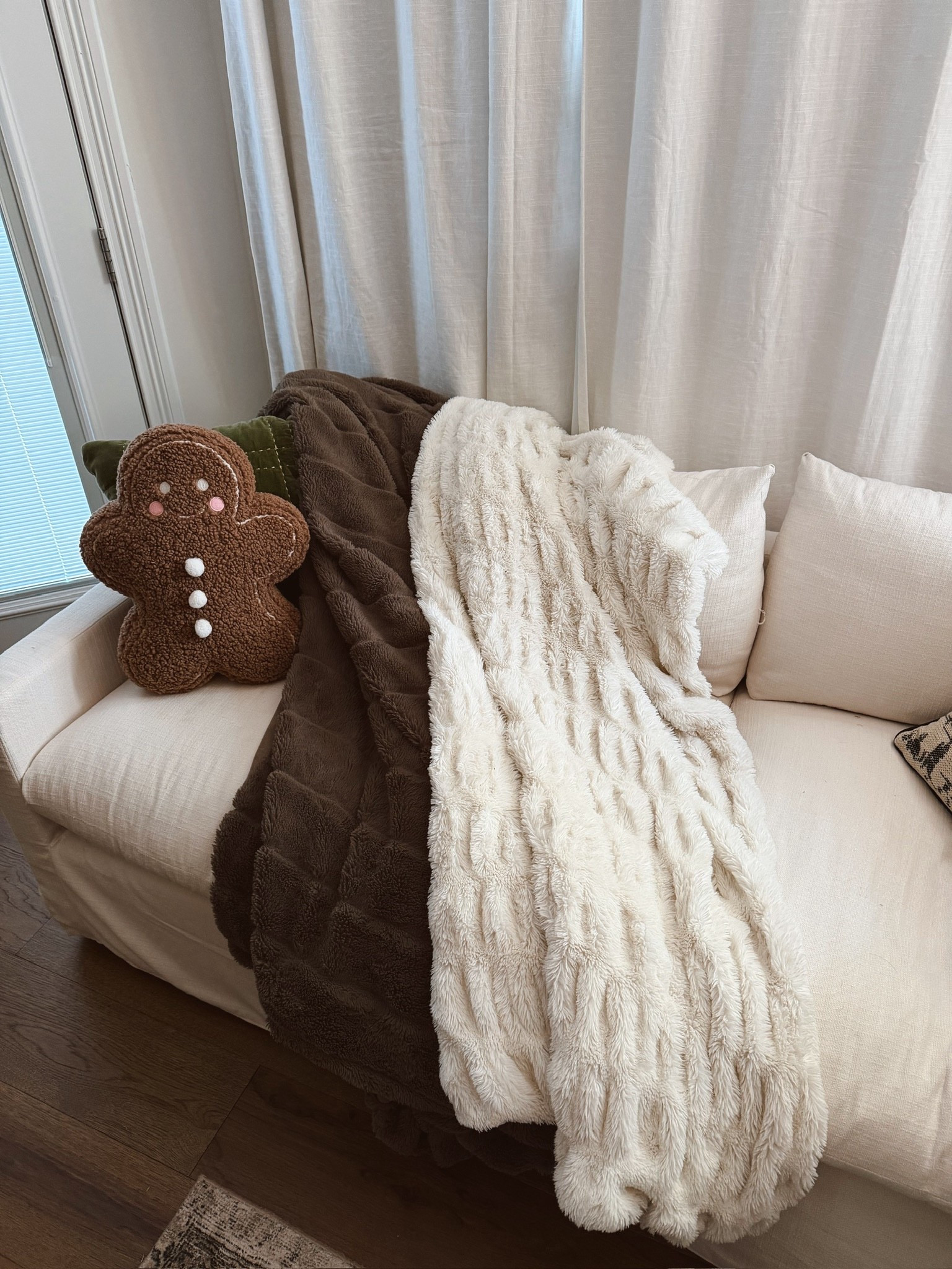 The softest Amazon blankets I’ve found ☁️

#LTKSeasonal #LTKHome #LTKGiftGuide