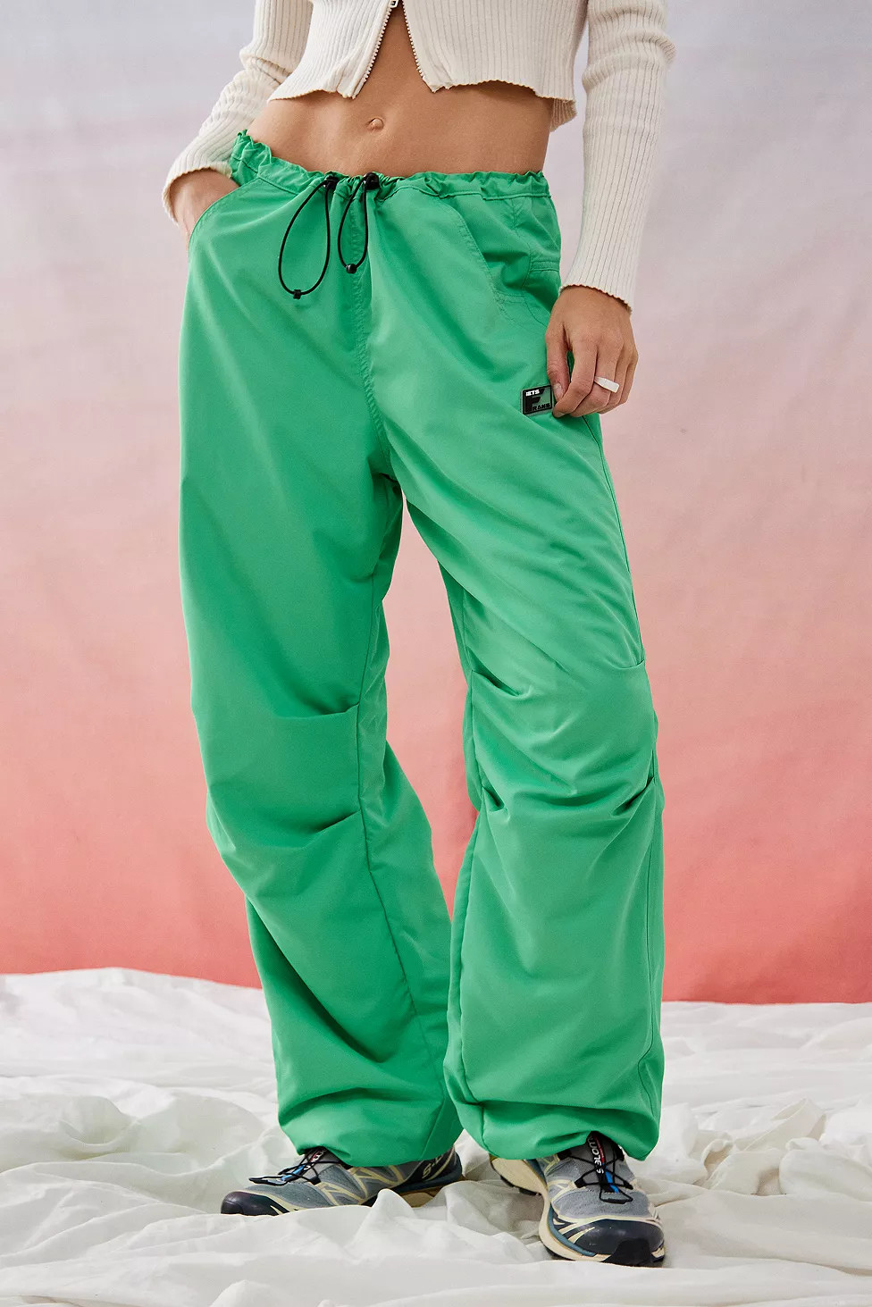 iets frans... Green Woven Balloon Pants | Urban Outfitters (EU)