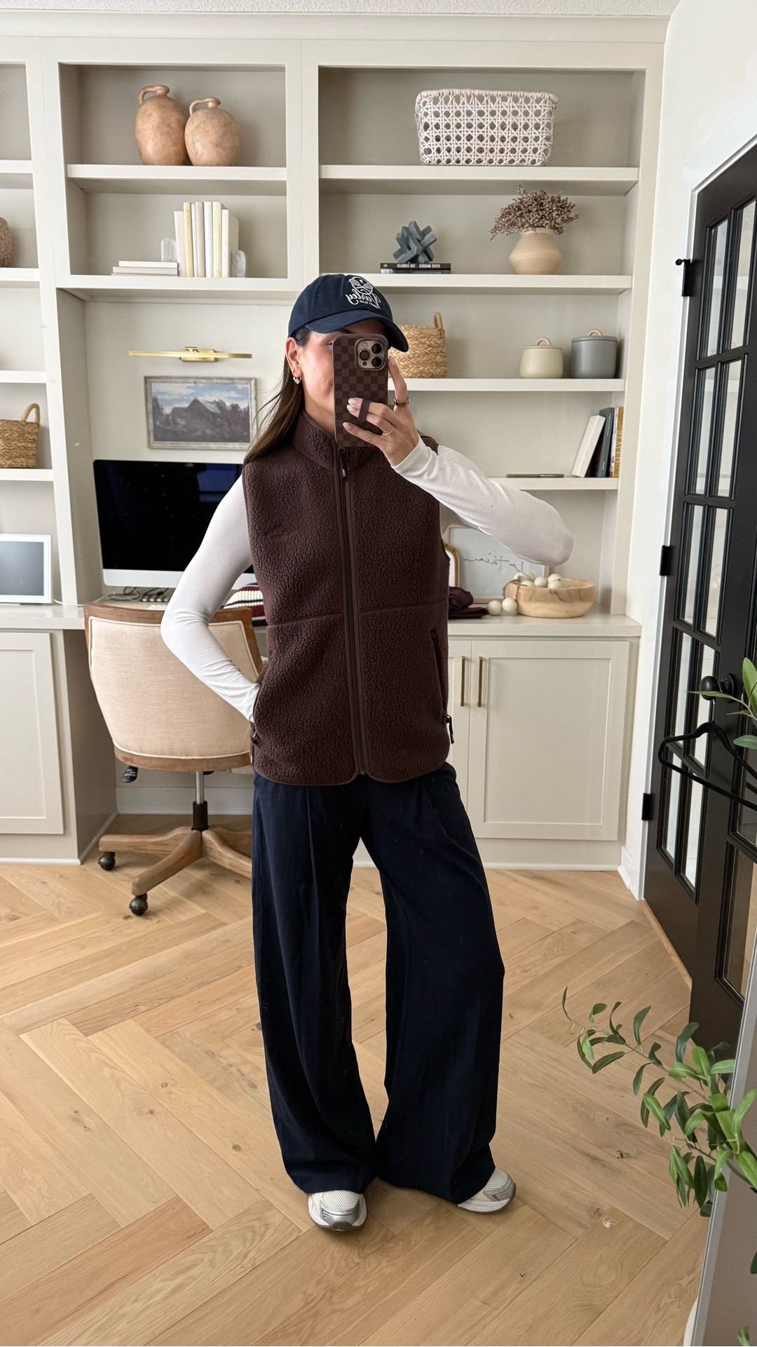 The align trouser I wore yesterday are on sale in a few colors !!! I get a 6 in lulu. Love love love these. Elevated version of leggings / sweatpants and comfyyyy.