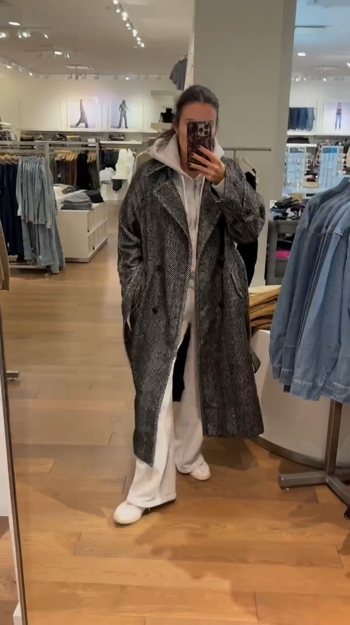 Just got this herringbone coat & it’s 40% off right now! 

Gap sale, fall coat, winter coat, warm coat, gift for her, gap coat, long coat, gray sweatpants, travel outfit, cozy outfit, Christine Andrew 

#LTKSaleAlert #LTKVideo #LTKFindsUnder100