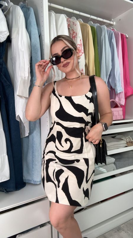 Best Seller H&M Summer Dress . Super comfy & absolutely love it 🖤 
Wearing size Small 

#LTKVideo #LTKU #LTKFindsUnder50