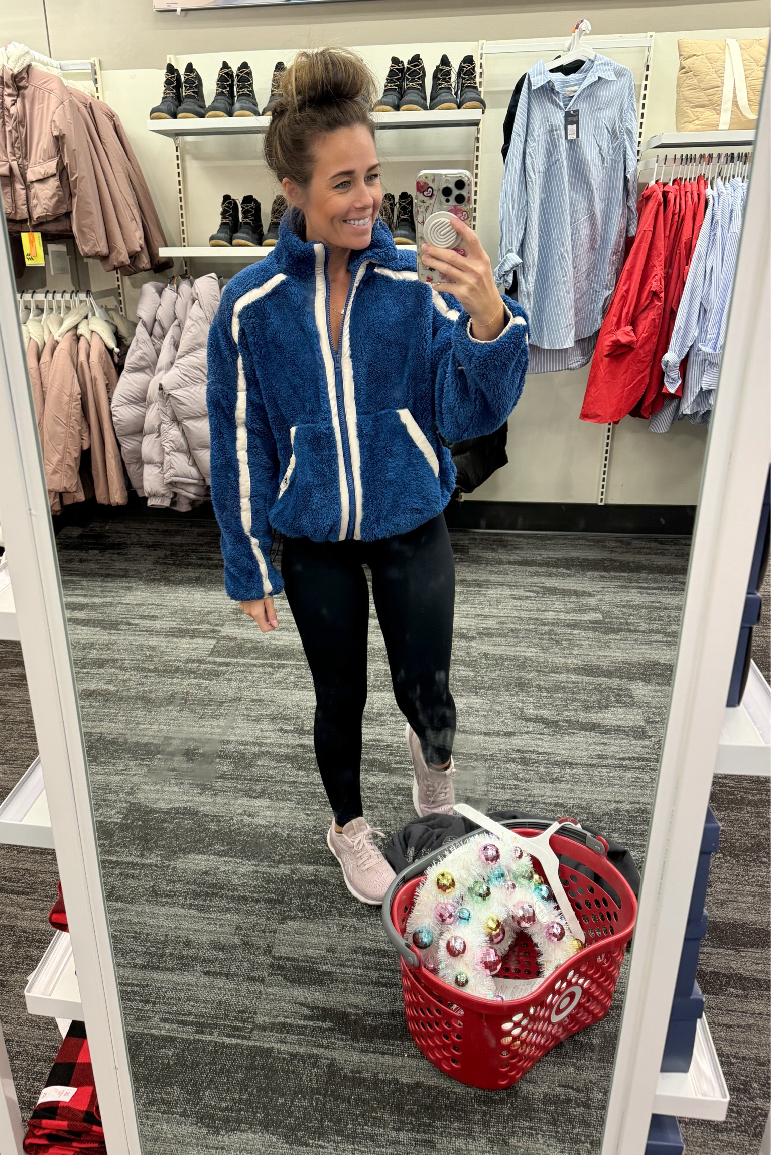 Joy lab women’s fleece at Target on sale now! Less than $30! I’m wearing a XS small here, but got it in a small for length. It has pull cords on the side that adjust to make it a tighter or looser fit on your waist.

#LTKFindsUnder50 #LTKActive #LTKStyleTip