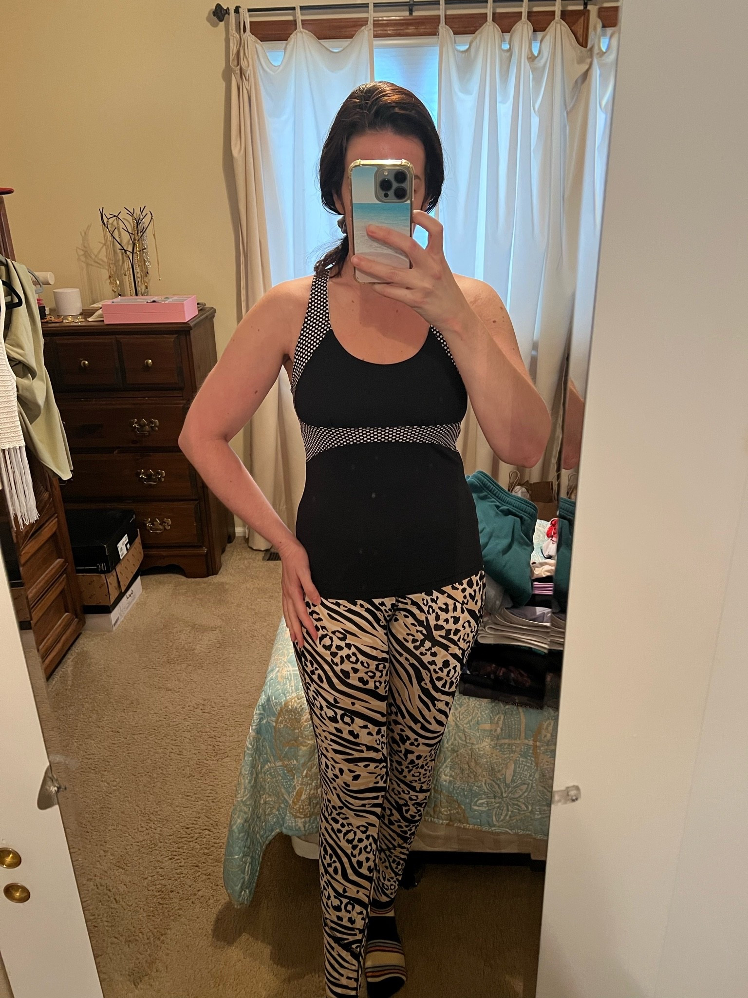 Black and white workout top (m). Leopard print workout leggings (s). #workouttop #blackandwhitetop #leggings #workoutleggings #leopardleggings #fitnessgear #activewear

#LTKootd #LTKfitnessgoals #LTKActive