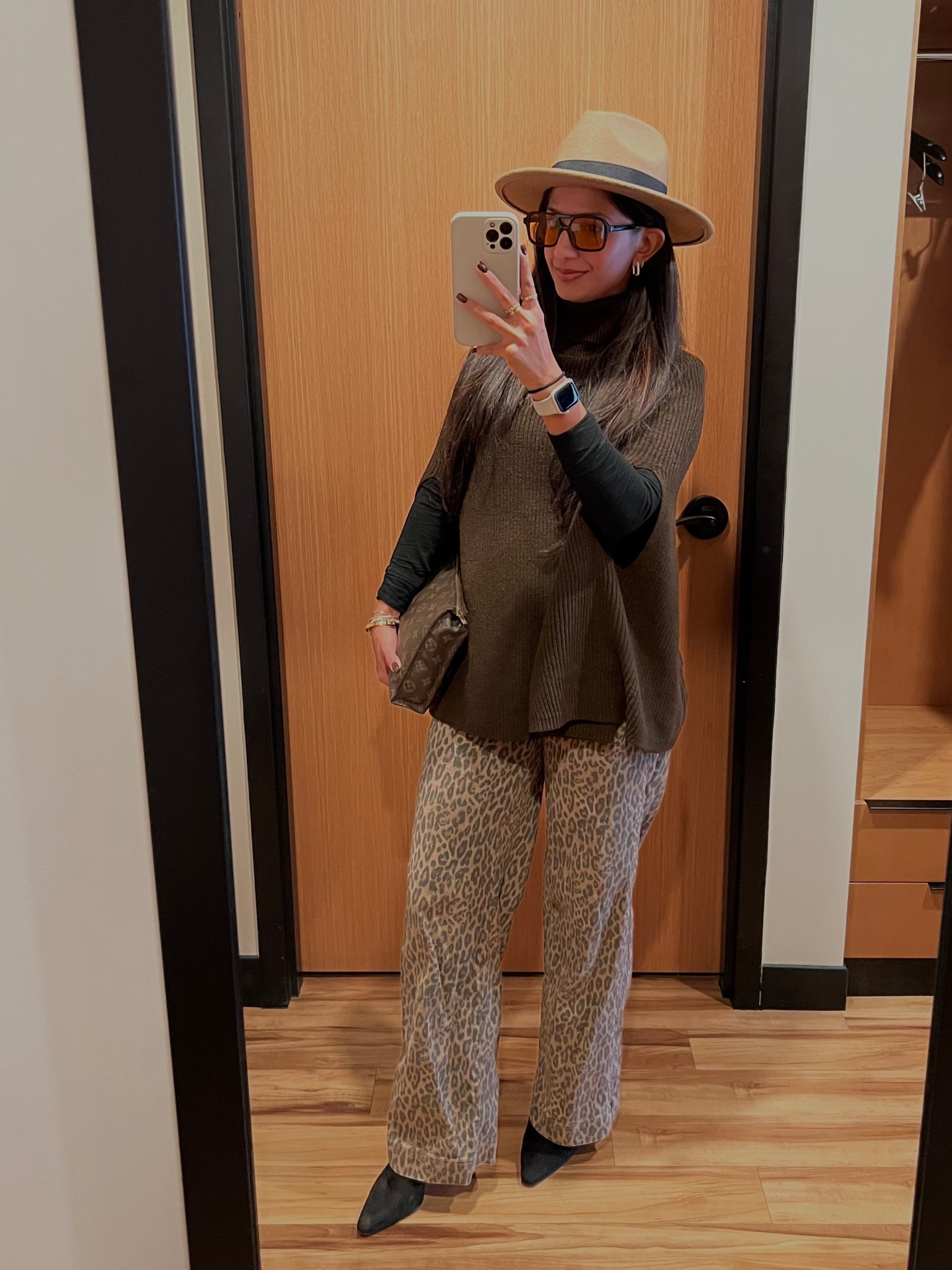 Fall fashion outfit, women’s fall fashion, trending cheetah print jeans

#LTKmomlife #LTKMidsize #LTKHoliday