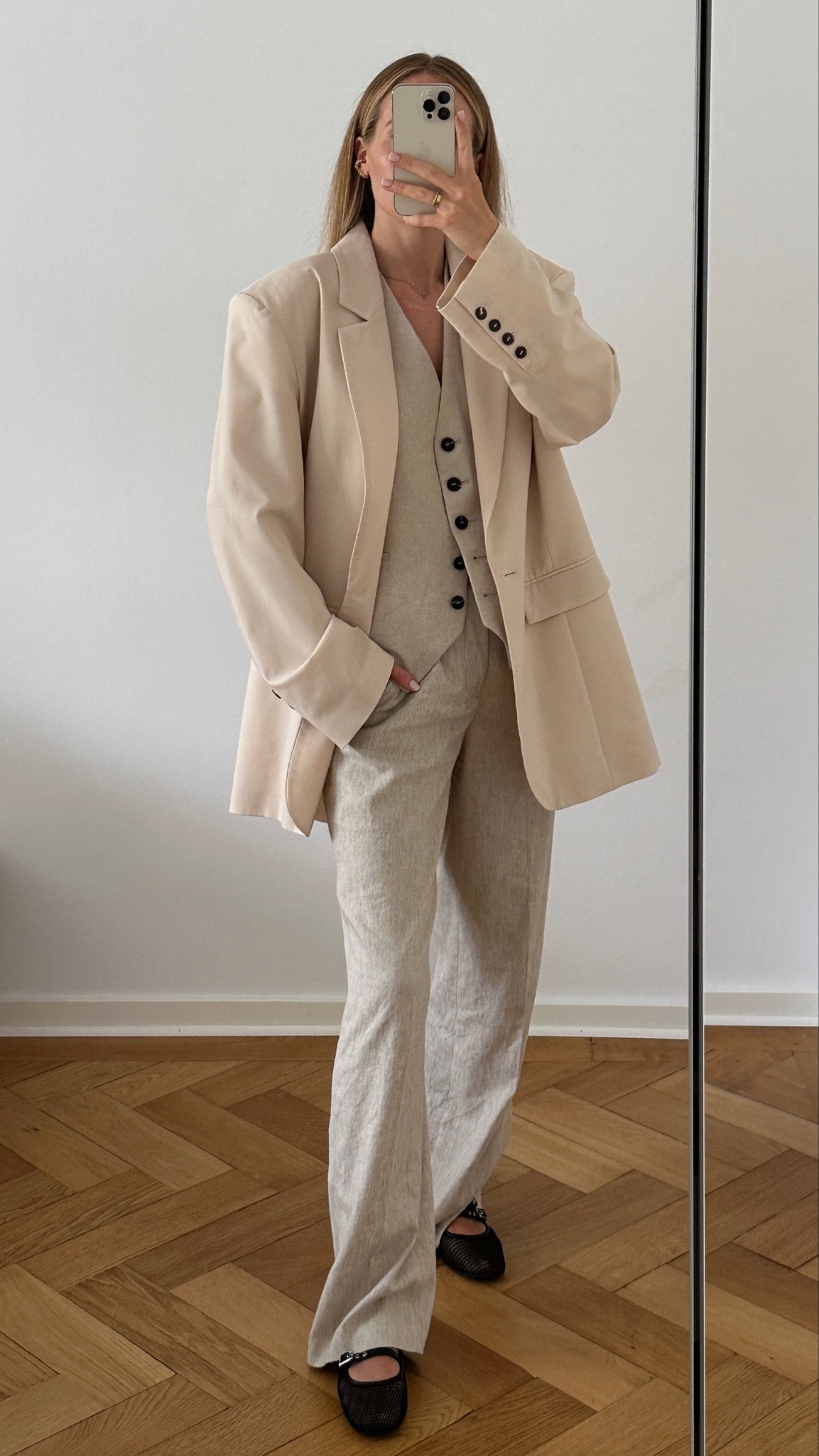 monochrome beige linen look combined with an oversized crème blazer and mesh ballerinas 

#LTKeurope #LTKstyletip #LTKSeasonal