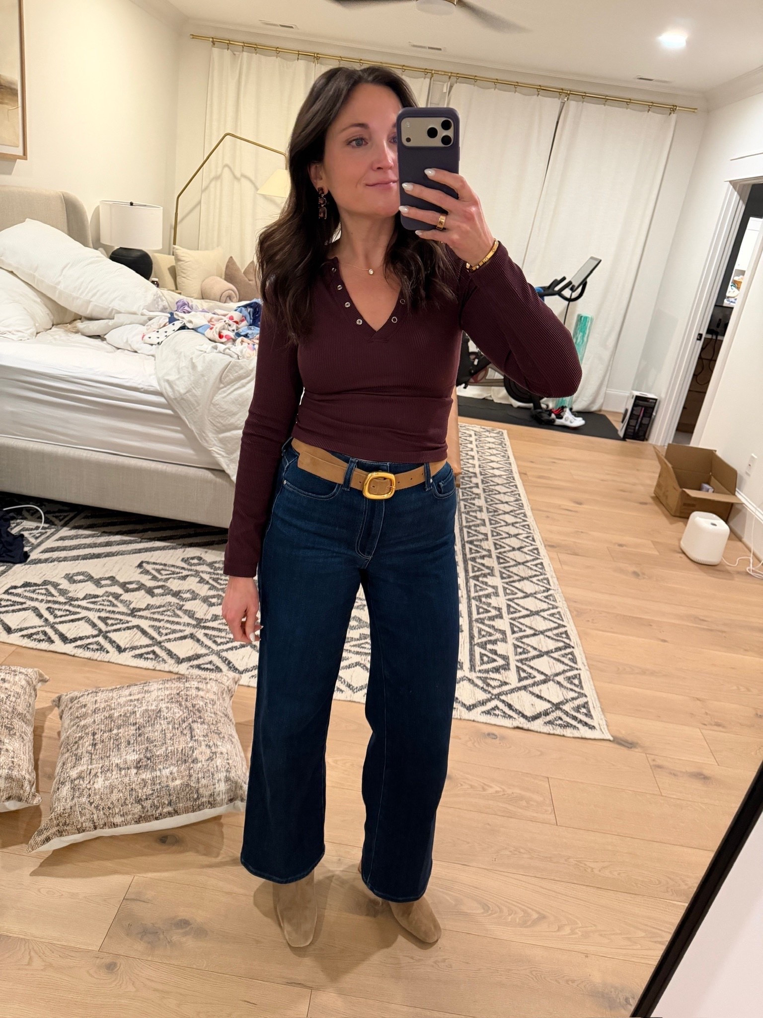 My fave Paige Anessa jeans on! They are SO comfy and flattering. Literally so good I have them in two washes. Fit is TTS, I’m wearing a size 27!

#LTKSeasonal #LTKootd #LTKSaleAlert