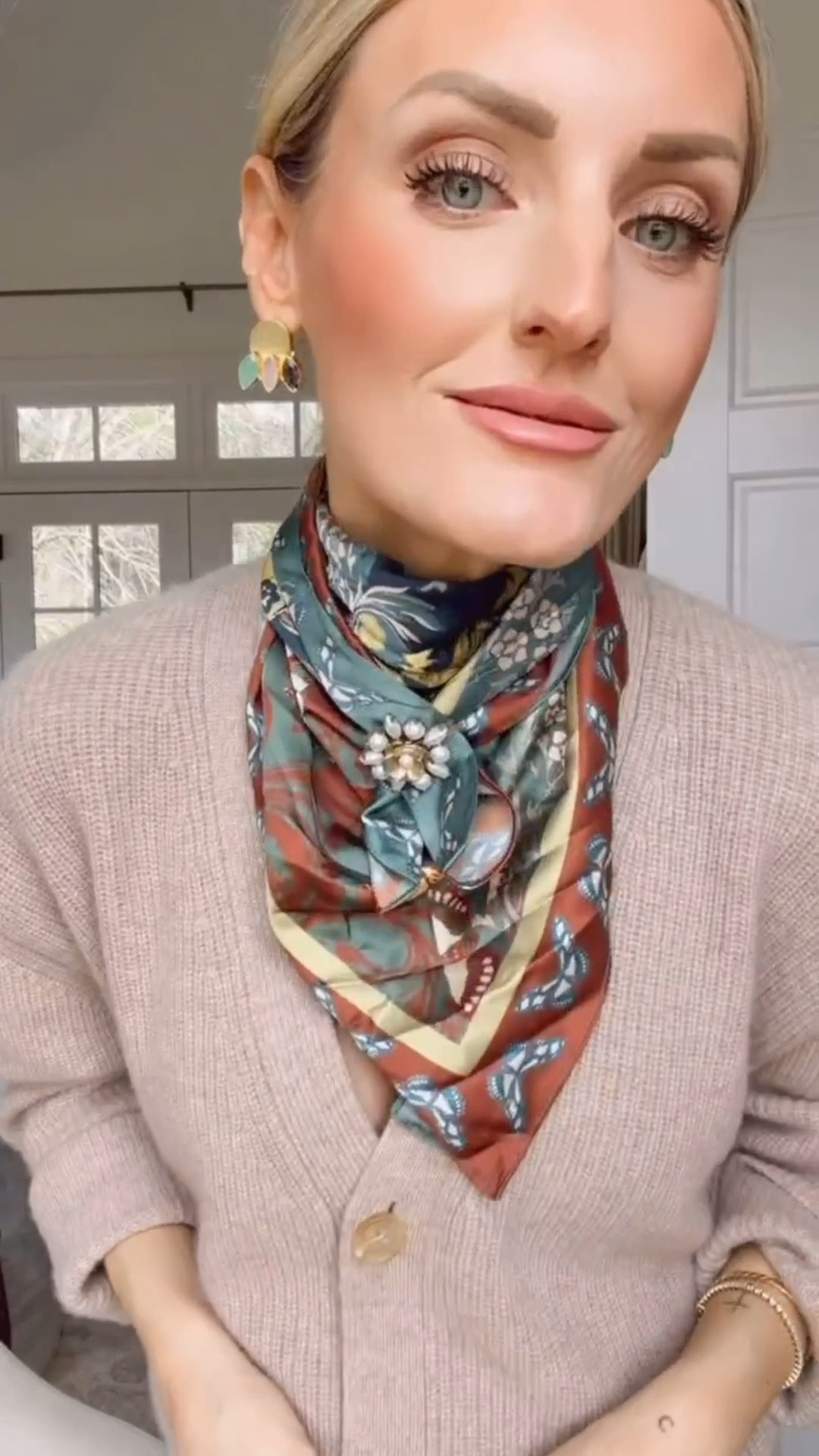 This scarf and this brooch are out of stock, but I linked the exact scarf in the other colors it comes in! I also linked some similar brooches! I think this is such a fun add to styling a scarf by adding a brooch!

Loverly Grey, Anthropologie, how to style a scarf, silk scarf, dating scarf, accessories 

#LTKFindsUnder50
