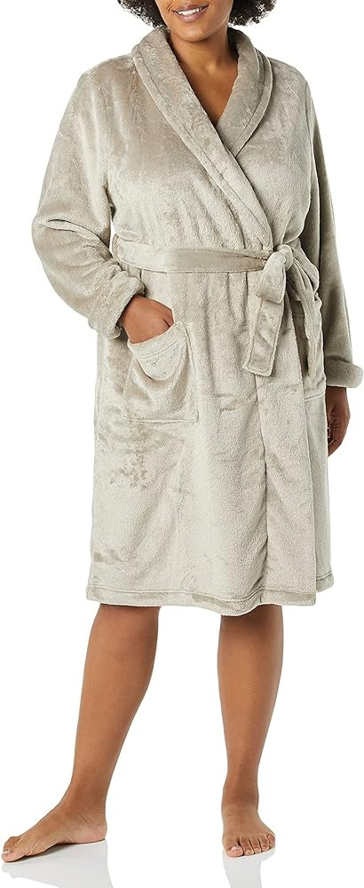 Amazon Essentials Women's Mid-Length Plush Robe (Available in Plus Size) | Amazon (US)