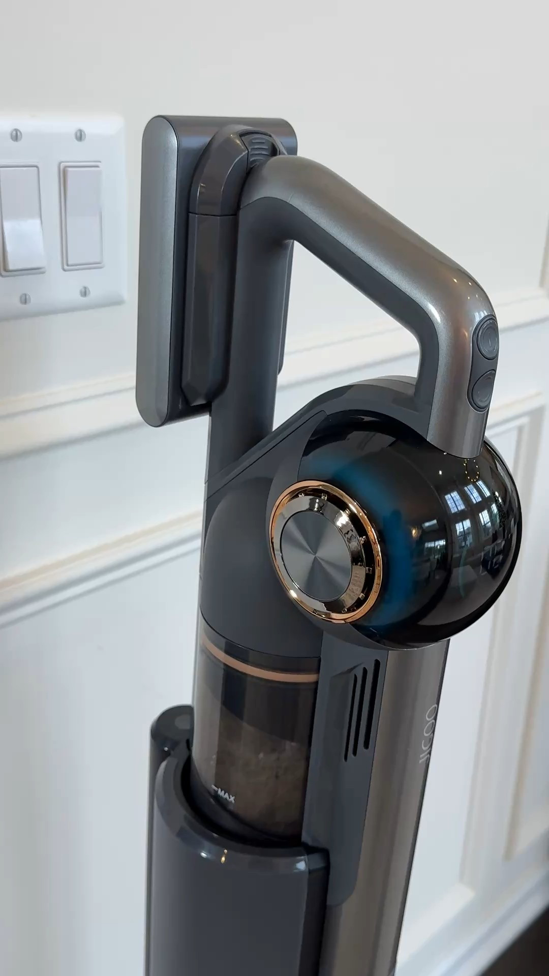 Vacuum cleaner with stand charge base 

#LTKHome