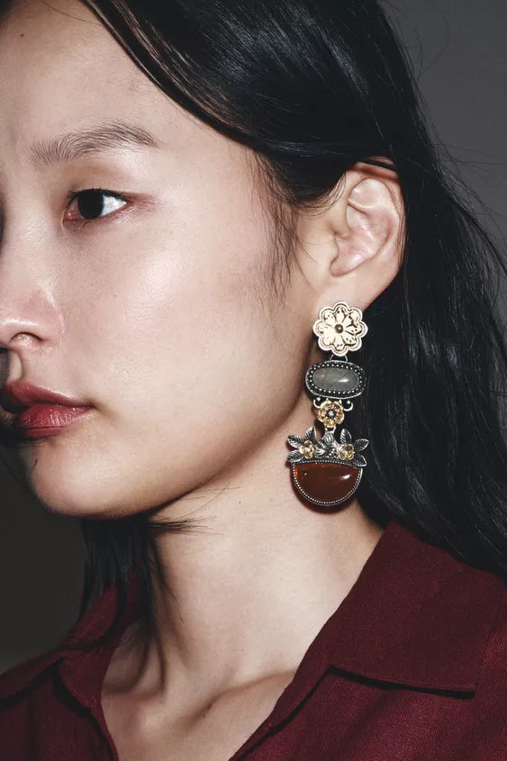FLOWER RESIN PIECE EARRINGS | Zara UK