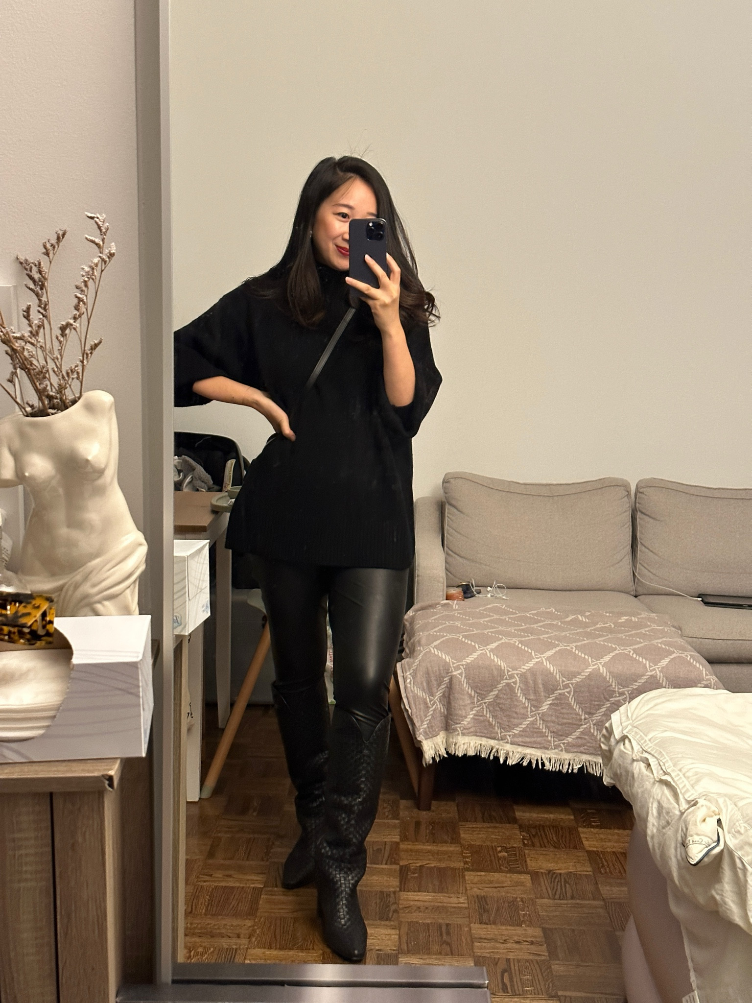 Fail-proof all black outfit that is comfortable and chic!