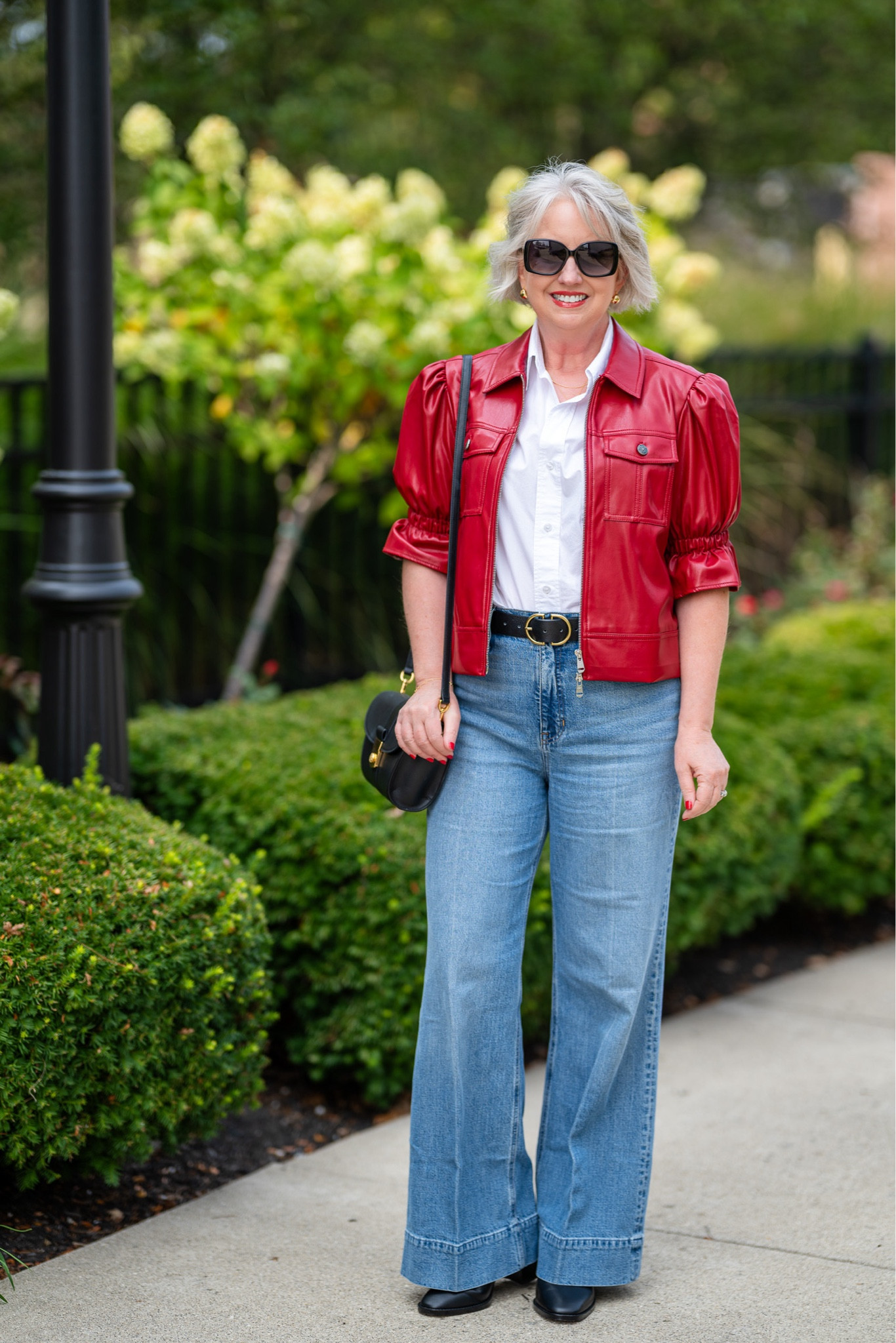Having a pair of great fitting, modern jeans in your wardrobe is such a game changer! Today on the blog I’ve shared the jeans that everyone loves & how to style them!👖

#LTKStyleTip #LTKOver40 #LTKSeasonal
