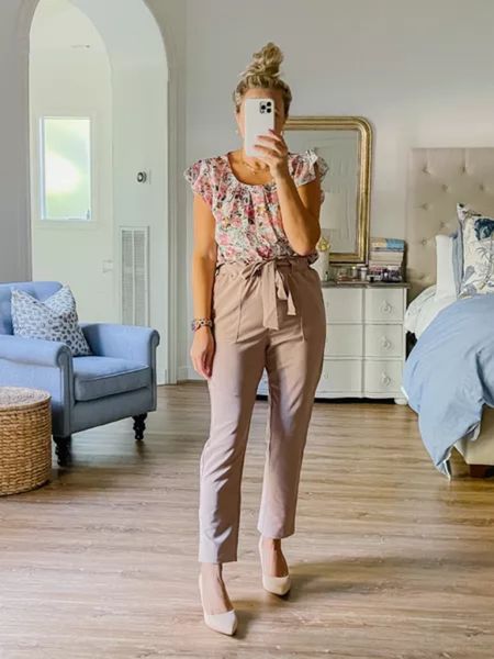 Fall fabulous!! Love these paper bag pants with the mid waist bow. Who doesn’t love a great bow?! And these paints paired with a floral top, so perfect.

#LTKworkwear #LTKcurves #LTKstyletip