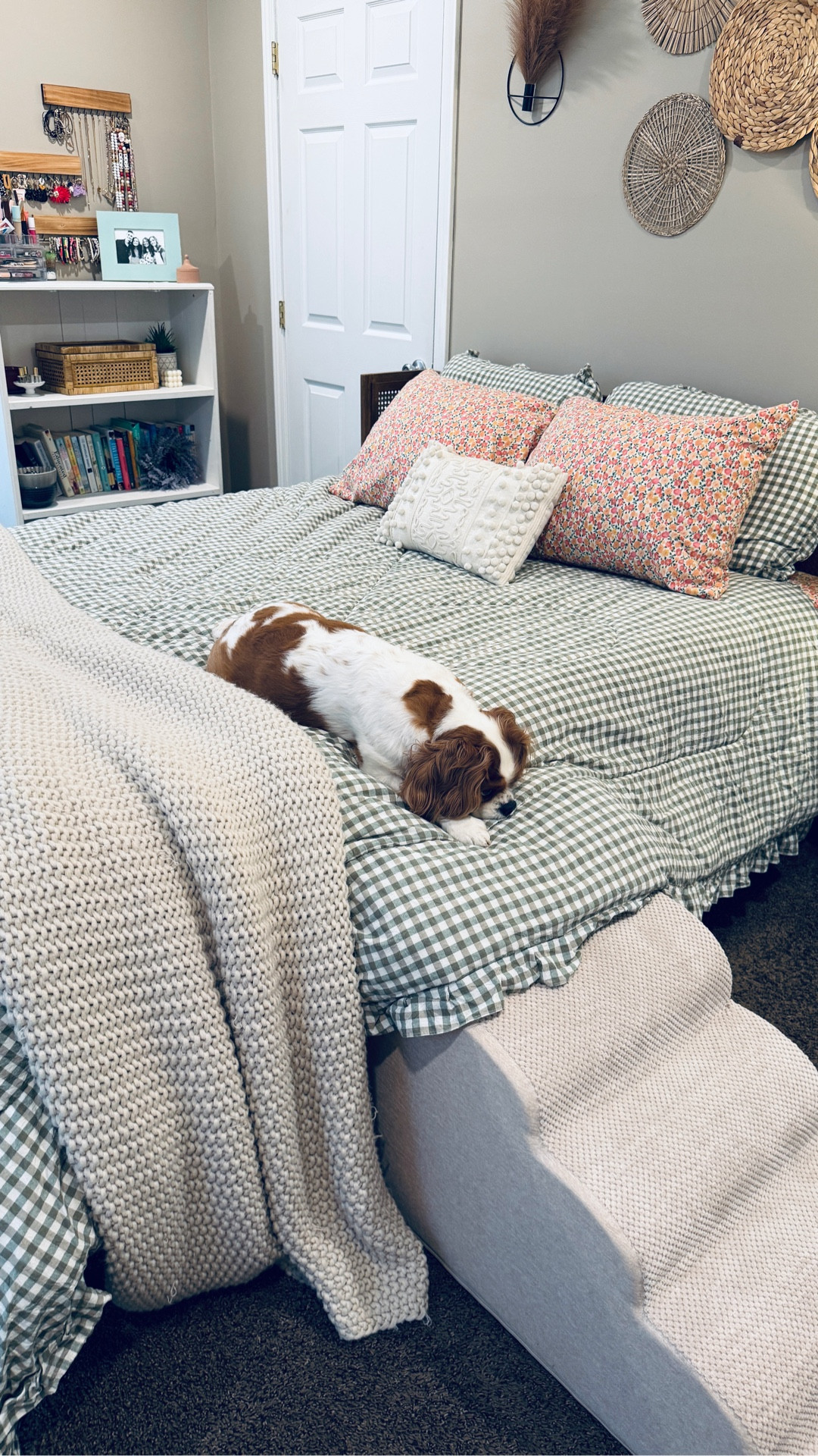 Piper-approved & mom-approved 🐾💛 these pet stairs have been such a game changer for getting her safely in & out of bed—especially after her knee surgery! now it’s the only way she hops up 🥹 comfy, sturdy, & gives me peace of mind every single day #dogmomlife #petmusthave