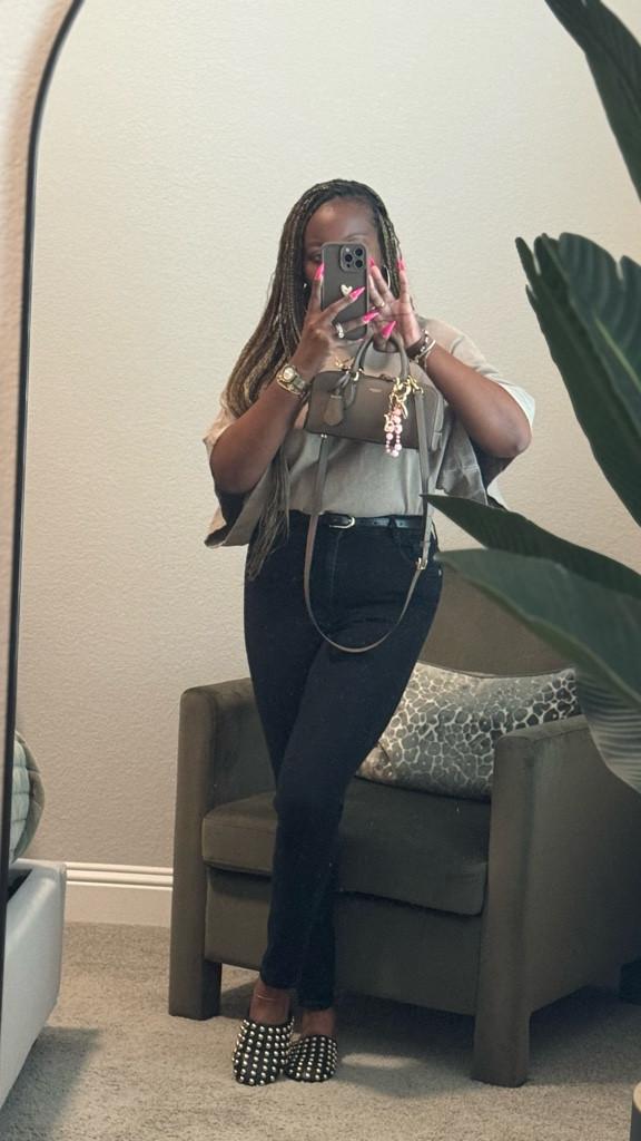 Yall know I love a good basic fit! 
And I was not feeling going into the office today, but you can’t tell right?! 😅

Top/Jeans/Belt: @ZARA 
Bag: @Coach 
Shoes: @target 

#ootd #zaraoutfit #coachny #ootdinspiration #blackgirlluxury 

#LTKItBag #LTKWorkwear #LTKStyleTip