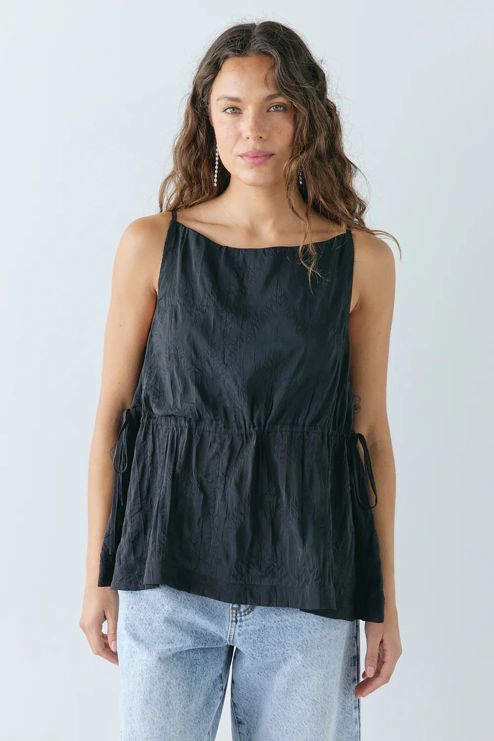 Indi Top Crinkle Black | VRG Grl