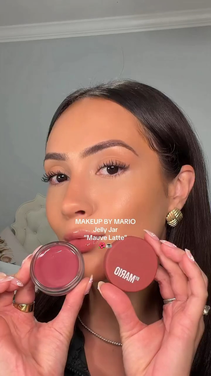 Actually like these way more than I expected & can’t wait to use them more in the summer💗 @makeupbymario @mariodedivanovic #makeup #makeuptutorial #blush #glowymakeup #makeupinspo
