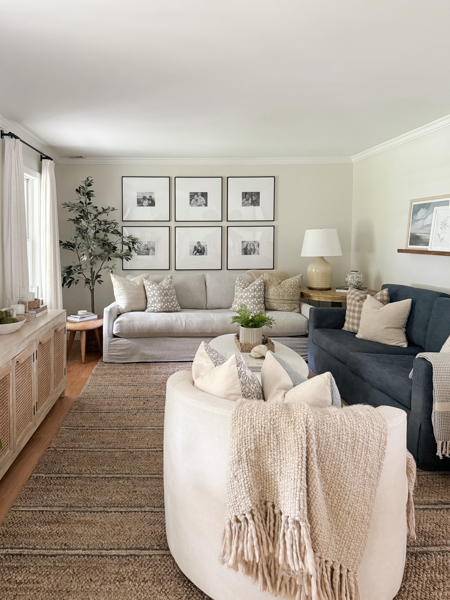 Gallery Wall Inspo

coastal home  home decor  coastal home finds  gallery wall  living room  living room Inspo  sherricalnanhome 

#LTKHome #LTKStyleTip