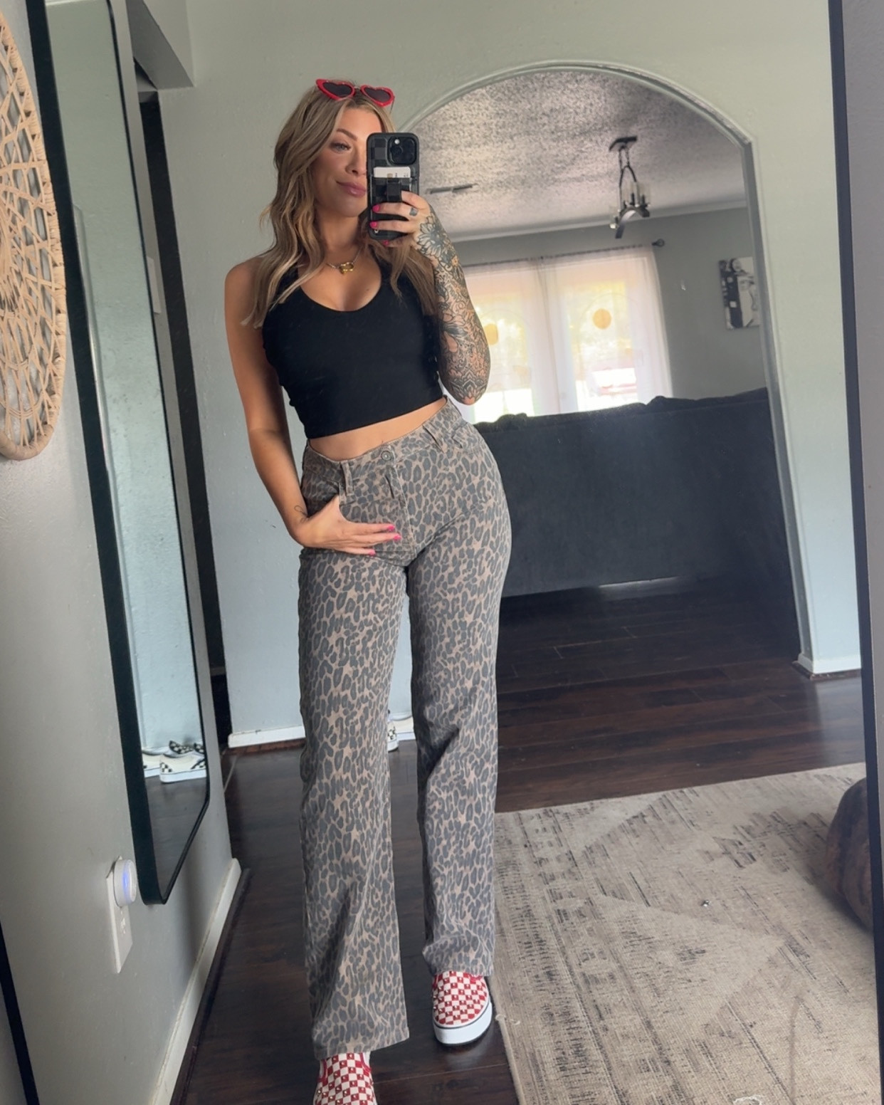 I’ve been dying for a pair of leopard jeans 😍 finally a pair that isn’t too baggy or too short! I’m wearing a size 26 which I feel is true to size and still have some room to move around and be comfy without having a saggy butt 🤣 size small in the Amazon halter top! Nice push up built in shelf bra on this top! ❤️