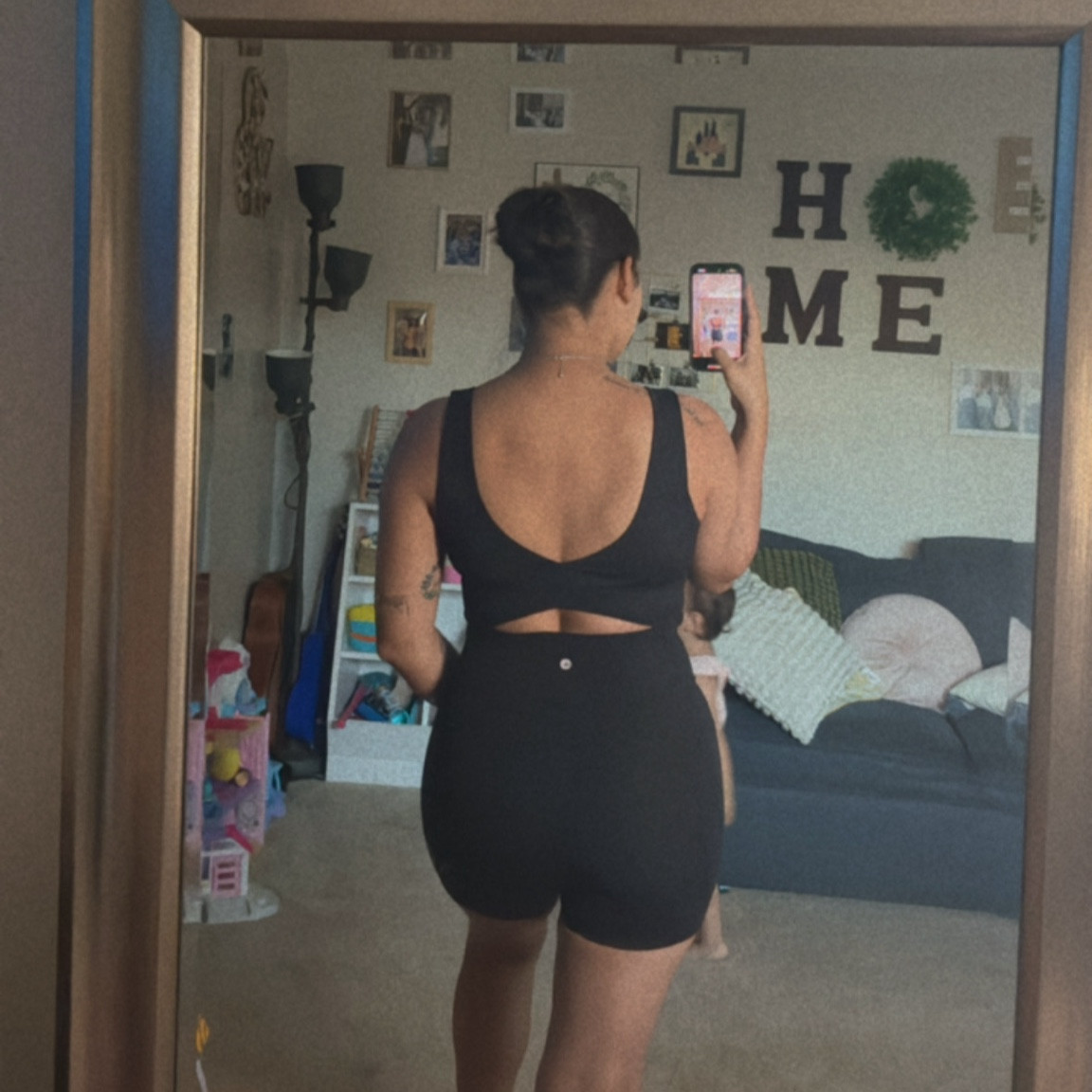 #halara #halaratop #outfitinspo #momoutfit #halaraoutfit #momfit #summerstyle 

#LTKActive #LTKFitness #LTKStyleTip