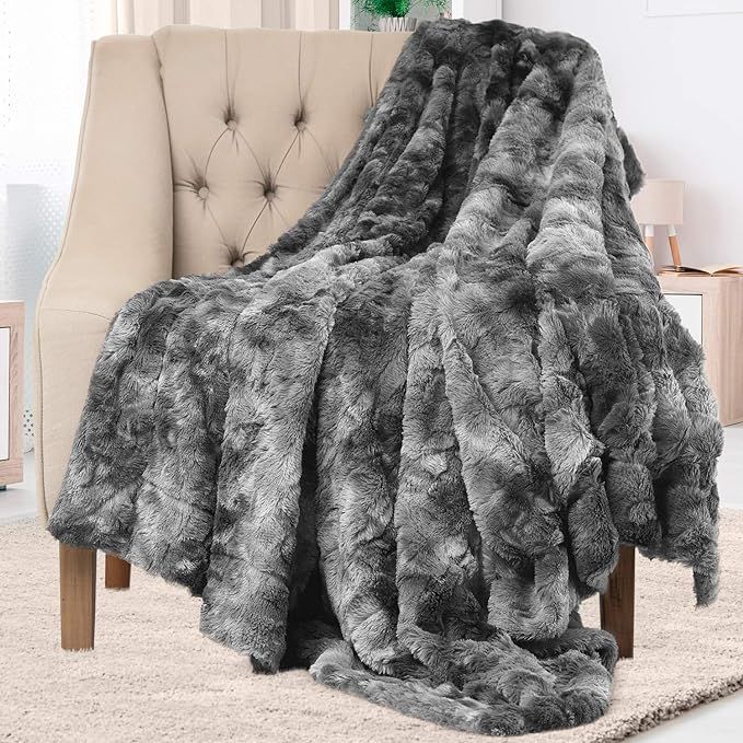 Everlasting Comfort Luxury Faux Fur Throw Blanket - Soft, Fluffy, Warm, Cozy, Plush (Gray) | Amazon (US)