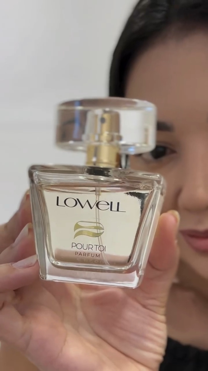 Procurando uma produtos para cabelos oleosos e desidratados?

Encontrei a solução com a linha Pro Performance Hidratação da @lowelloficial 🤍

Ideal para equilibrar e controlar a oleosidade da raiz com a hidratação do comprimento às pontas, oferece resultado de hidratação intensa, brilho e vitalidade aos fios.

Usei e amei o resultado ! Meu cabelo ficou hidratado, com muito brilho e cheiroso ✨

Finalizei com o Pour Toi Parfum, um perfume com uma fragrância surreal para cabelo e corpo. E aí, o que acharam do resultado ? 

#ProPerformanceLowell #LowellProfessional #ProPerformanceHidratação 
#cabelos #cabelossaudaveis Publicidade*

#LTKbeleza #LTKbrasil #LTKpromo