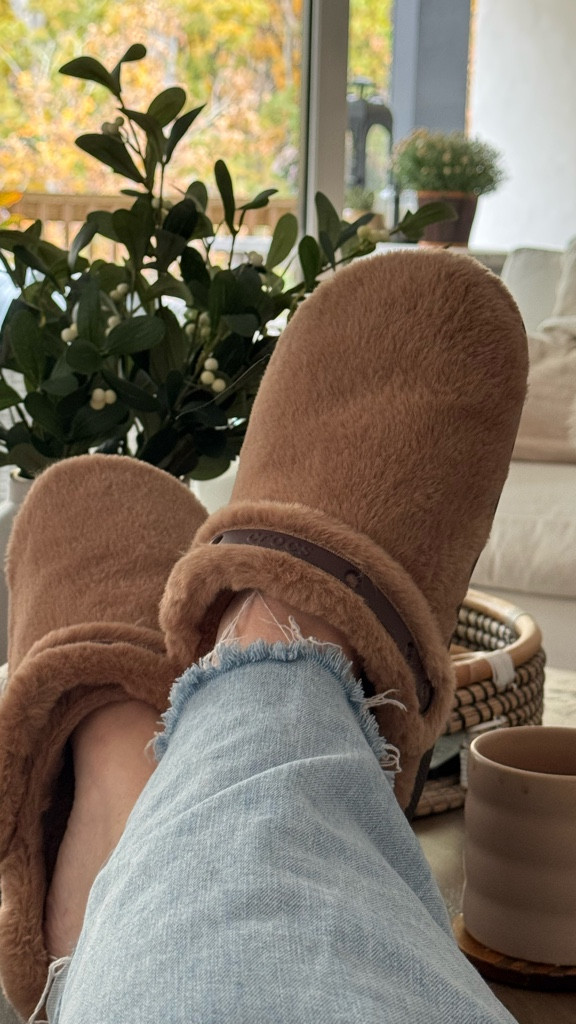 Run, don’t walk, to grab the Crocs Unfurgettable Clog before they sell out again 🤎
Perfect for holiday gifting or just living your best comfy life 🎀 #CrocsFinds #HolidayGiftGuide #TikTokShopFinds”

#LTKGiftGuide #LTKShoeCrush #LTKHoliday