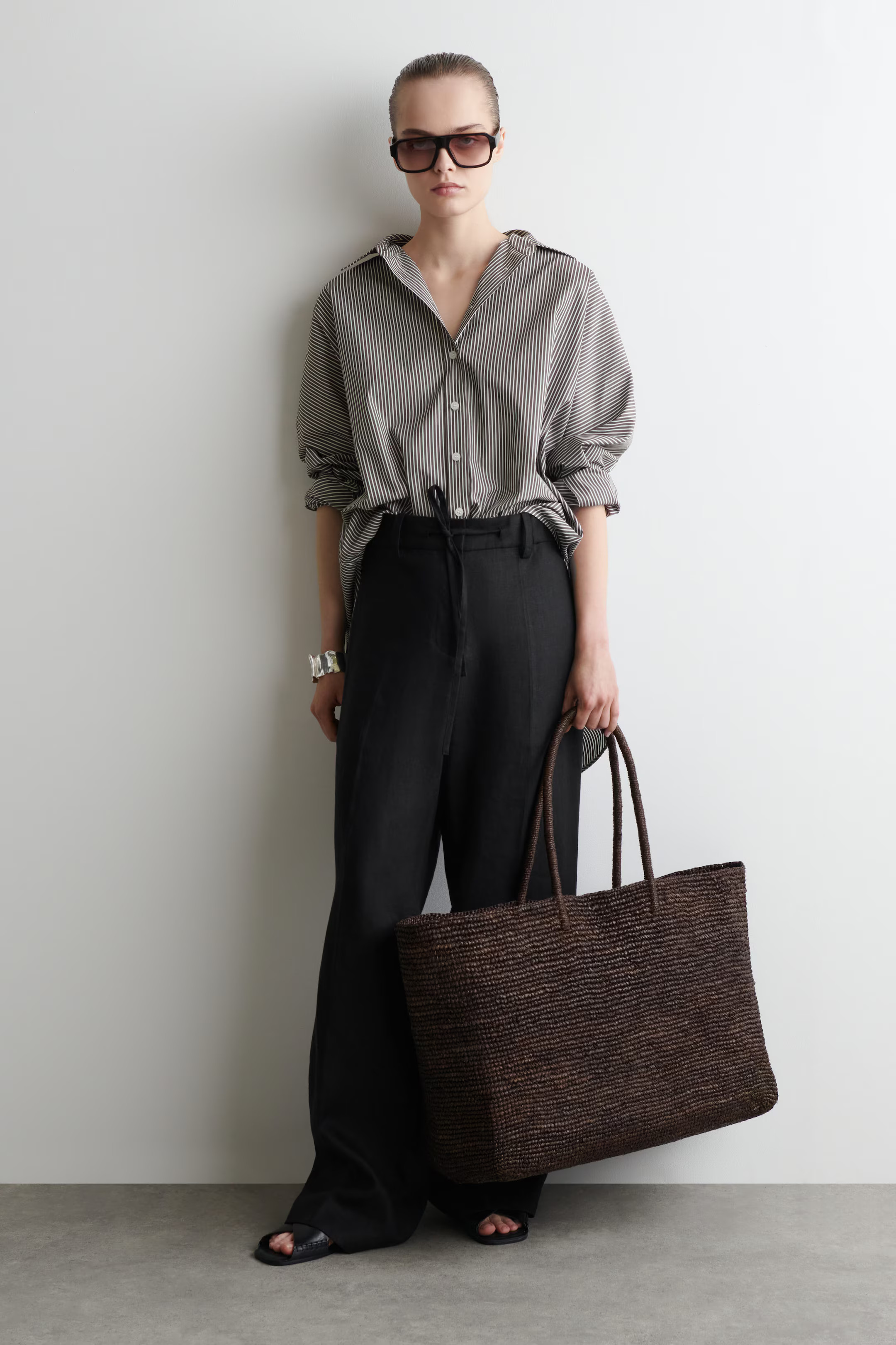 OVERSIZED HAND-WOVEN TOTE BAG - RAFFIA - DARK BROWN | COS | COS UK