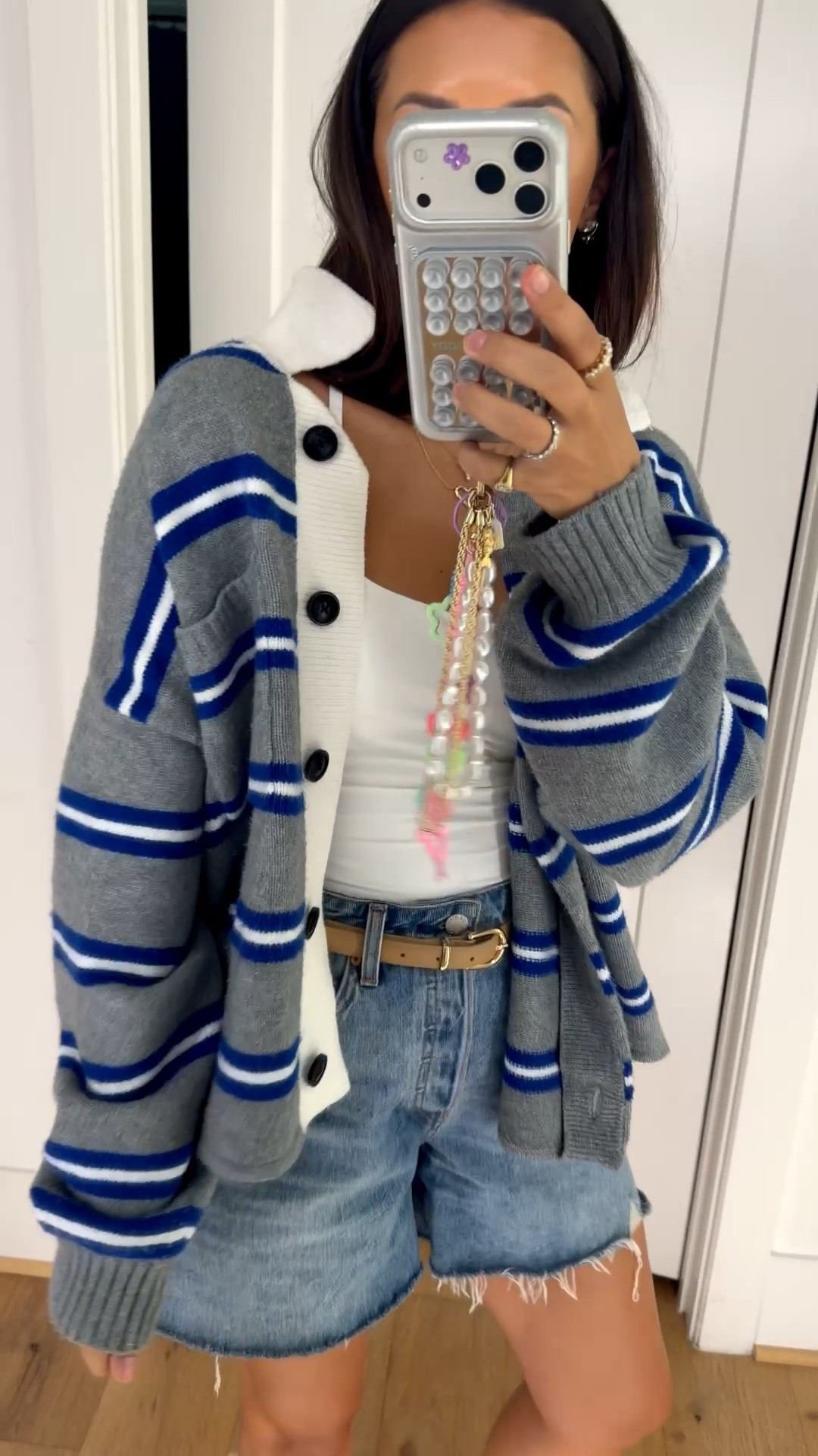 Sorry I can’t stop talking about this cardigan but it’s just too good 👏🏼

Cardigan: medium 
Tank: medium 
Bottoms: 28

Dressupbuttercup.com #dressupbuttercup #dederaad

#LTKgrwm #LTKmomlife #LTKSeasonal