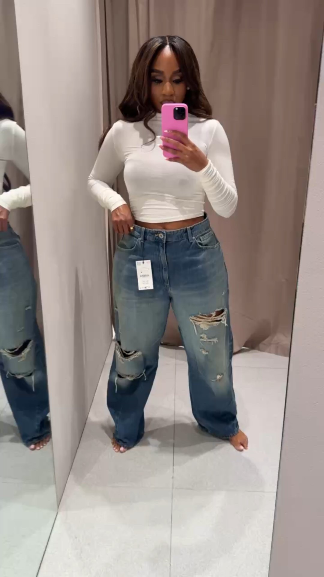 distressed, baggy denim find! perfect for an elevator casual look! 


#LTKFindsUnder100 #LTKStyleTip