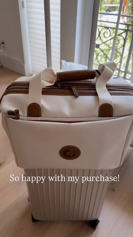 Newest travel tote!! I will be using this bag all the time now !! So happy with my purchase 
Quality is outstanding 🔥✈️
Travel essentials 
Travel outfits