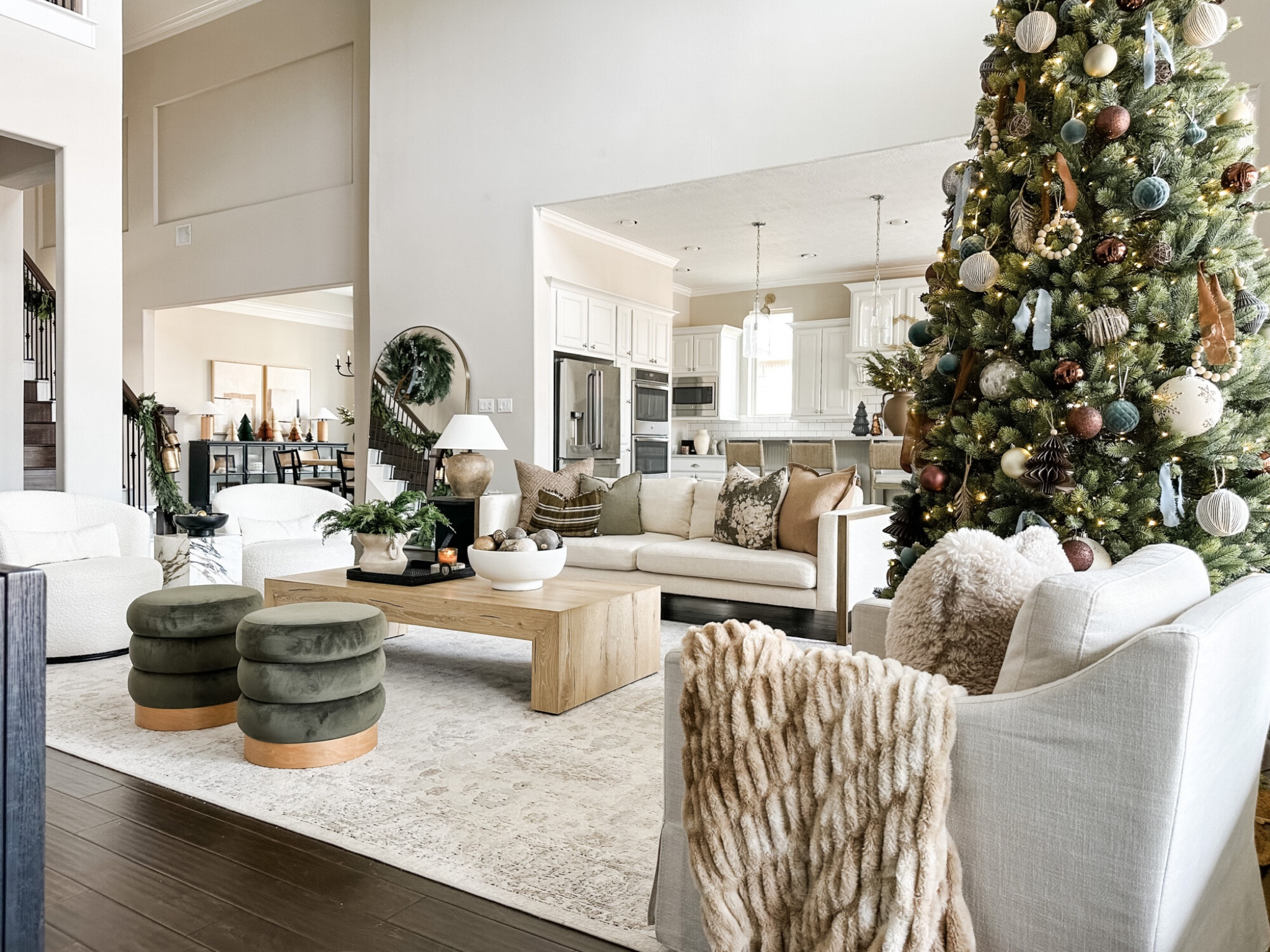 Holiday living room inspo

Holiday decor  seasonal decor  living room inspo  Christmas decor throw blanket seasonal  living room couch  Christmas tree    Beigewhitegray

#LTKHome #LTKHoliday 

#LTKSeasonal