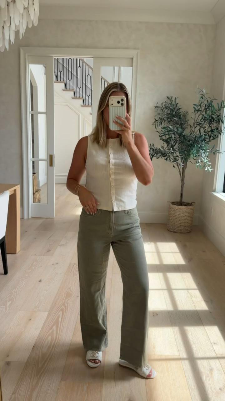 New @Madewell arrivals! These pants are soooo good I also have them in the cream color and I just needed the green! 


ootd, outfit inspo, summer outfits, shorts, summer tops, new arrivals

#LTKootd #LTKgrwm