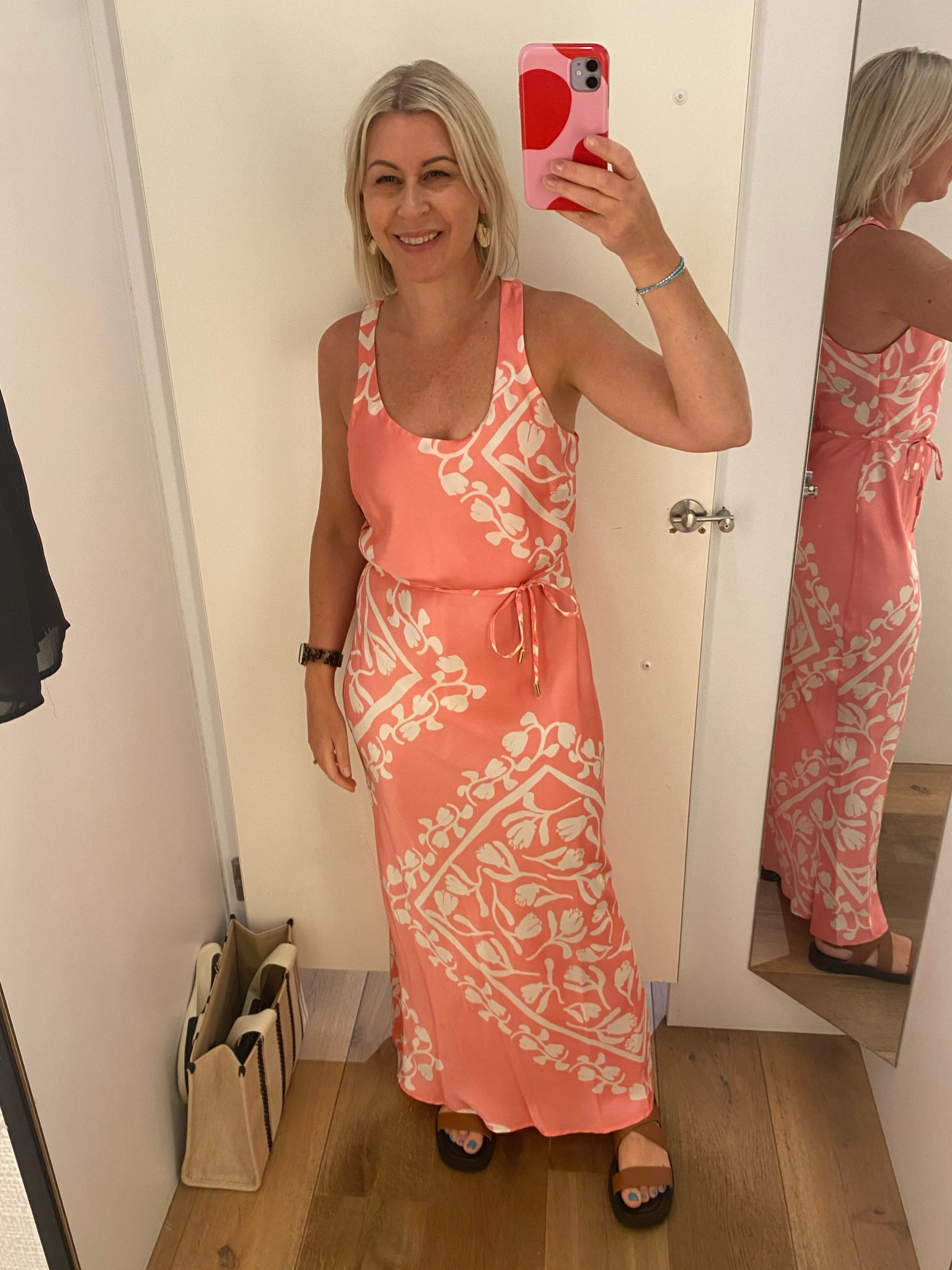 Beautiful coral dress for holidays 💖 

#LTKeurope #LTKFind #LTKstyletip