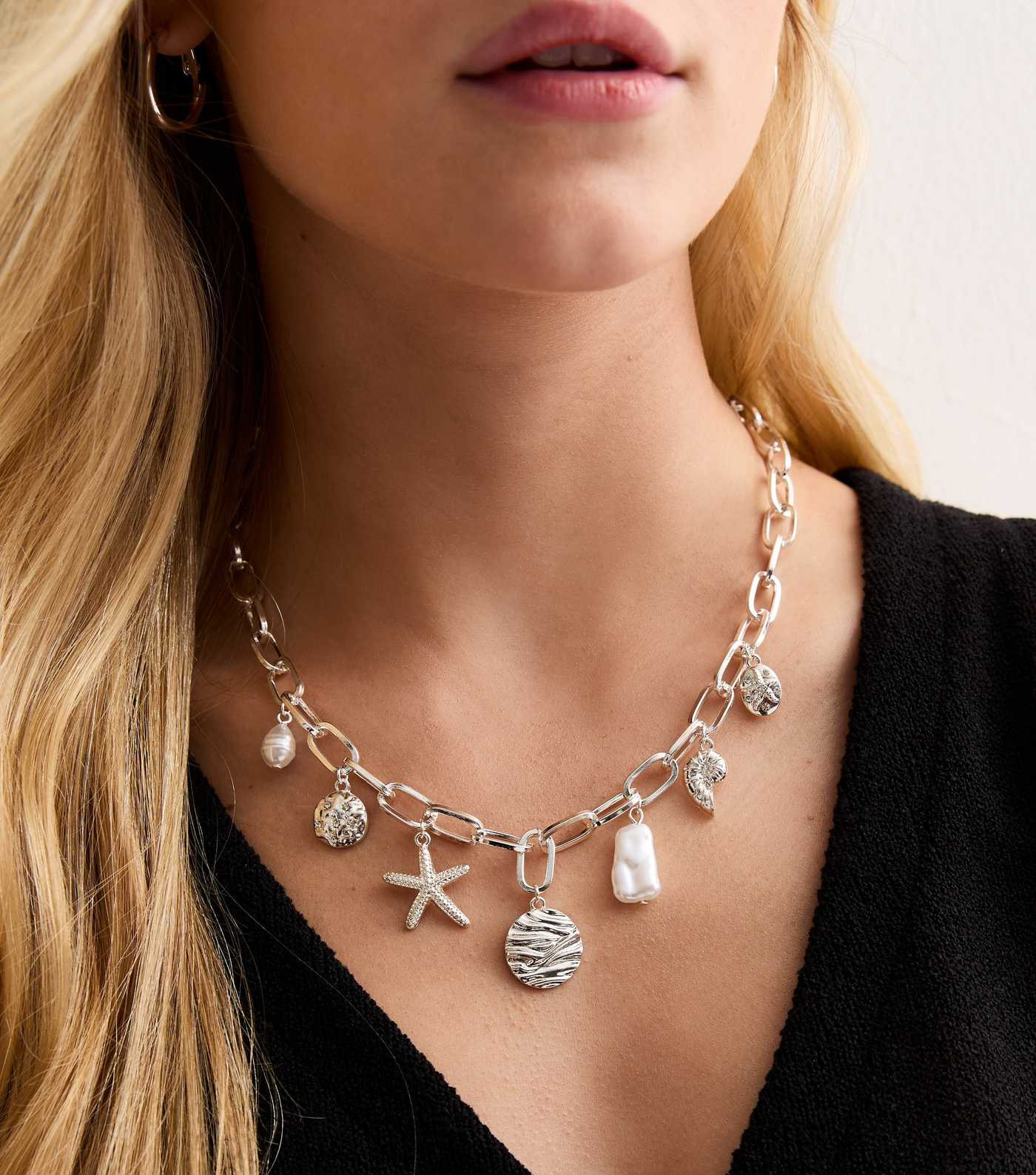 Silver Starfish and Faux Pearl Charm Necklace | New Look | New Look (UK)