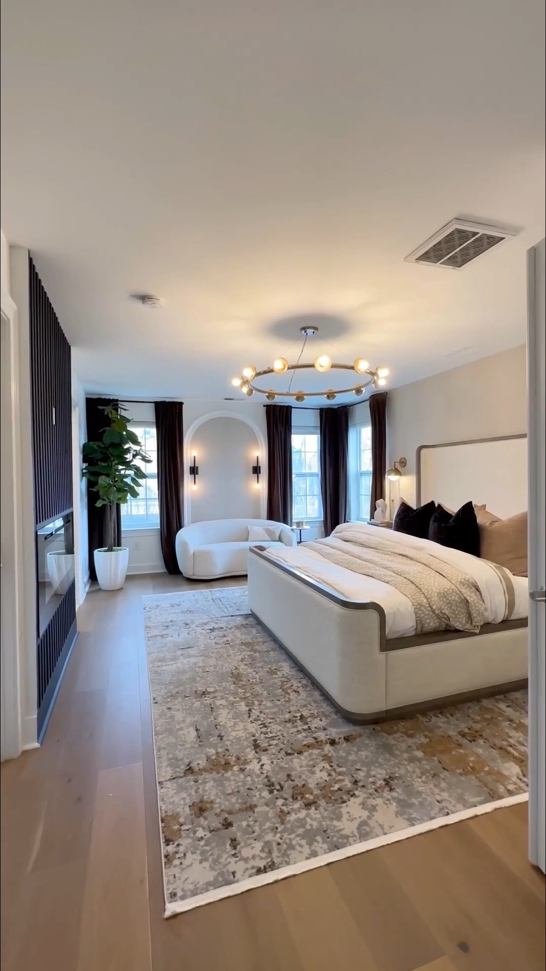 Who says neutral wallpaper has to be boring? #interiordesign

#LTKHome #LTKSaleAlert