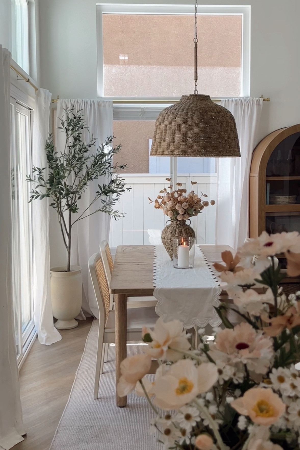 Dining room, dining room decor, small dining room, arched cabinet 

#LTKStyleTip #LTKHome #LTKFindsUnder50