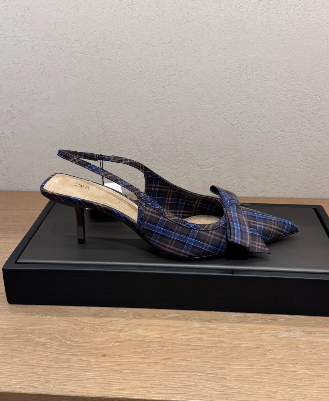 Plaid bow kitten heel find! Statement shoe! Fall shoe favorite!

#LTKootd